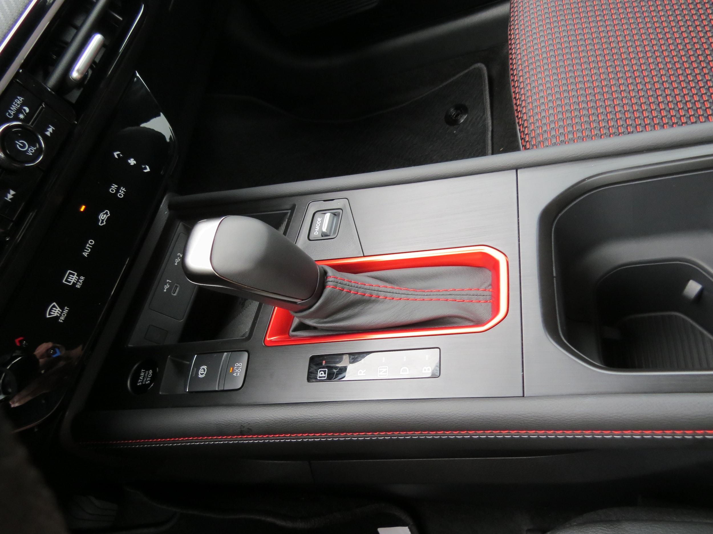 2025 Nissan Kicks SR Gun at Griffin Nissan