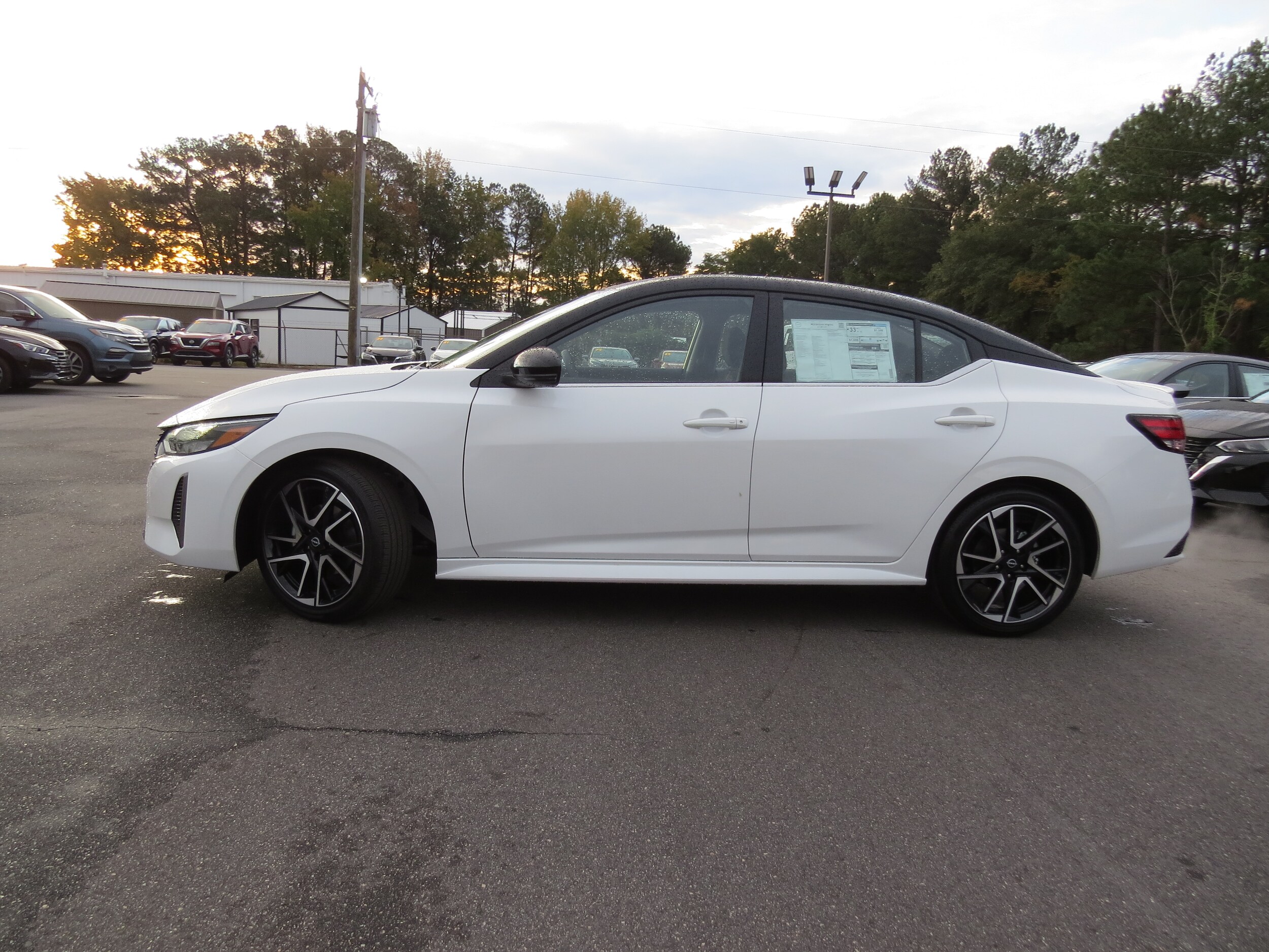2025 Nissan Sentra SR photo 3