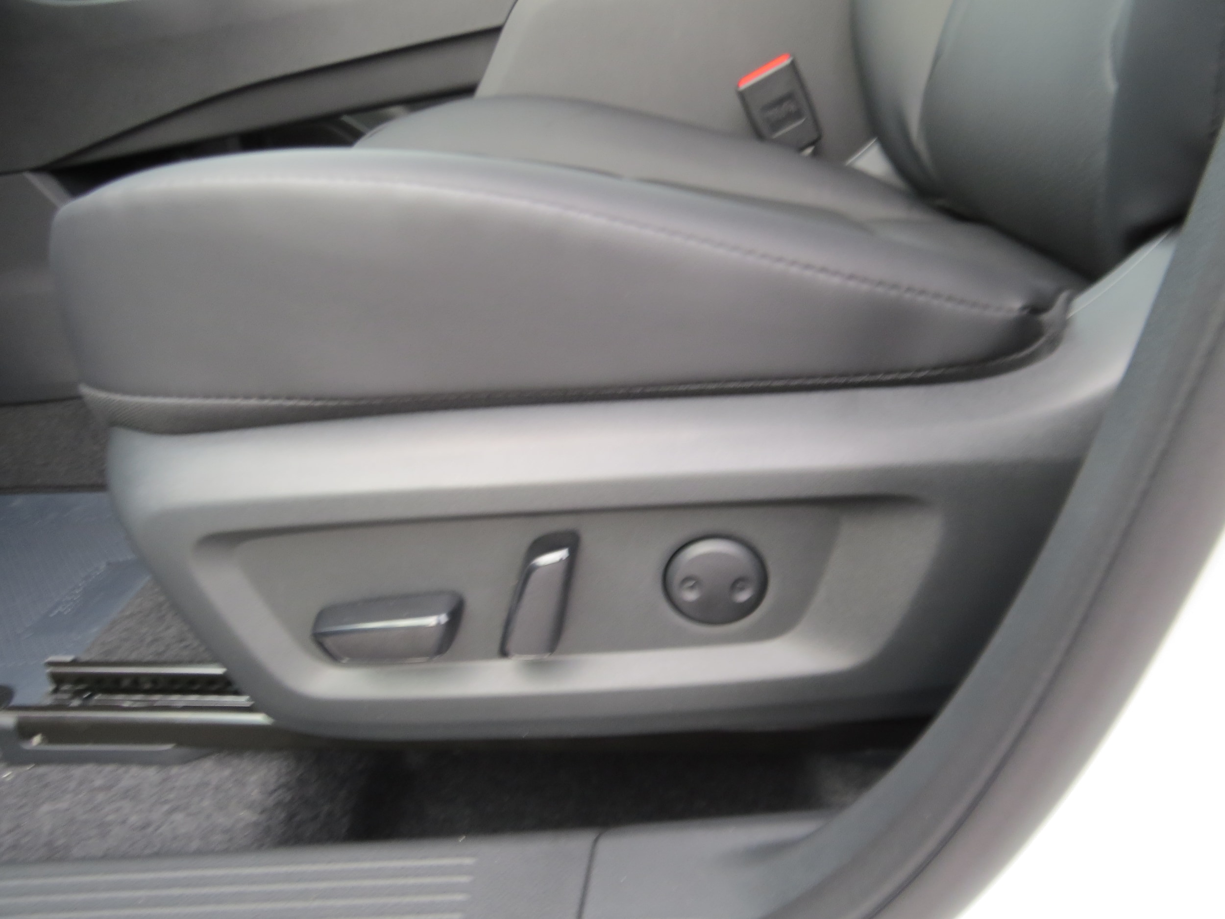 2026 Nissan Rogue Dark Armor Everest White Pearl Tricoat at Griffin Nissan
