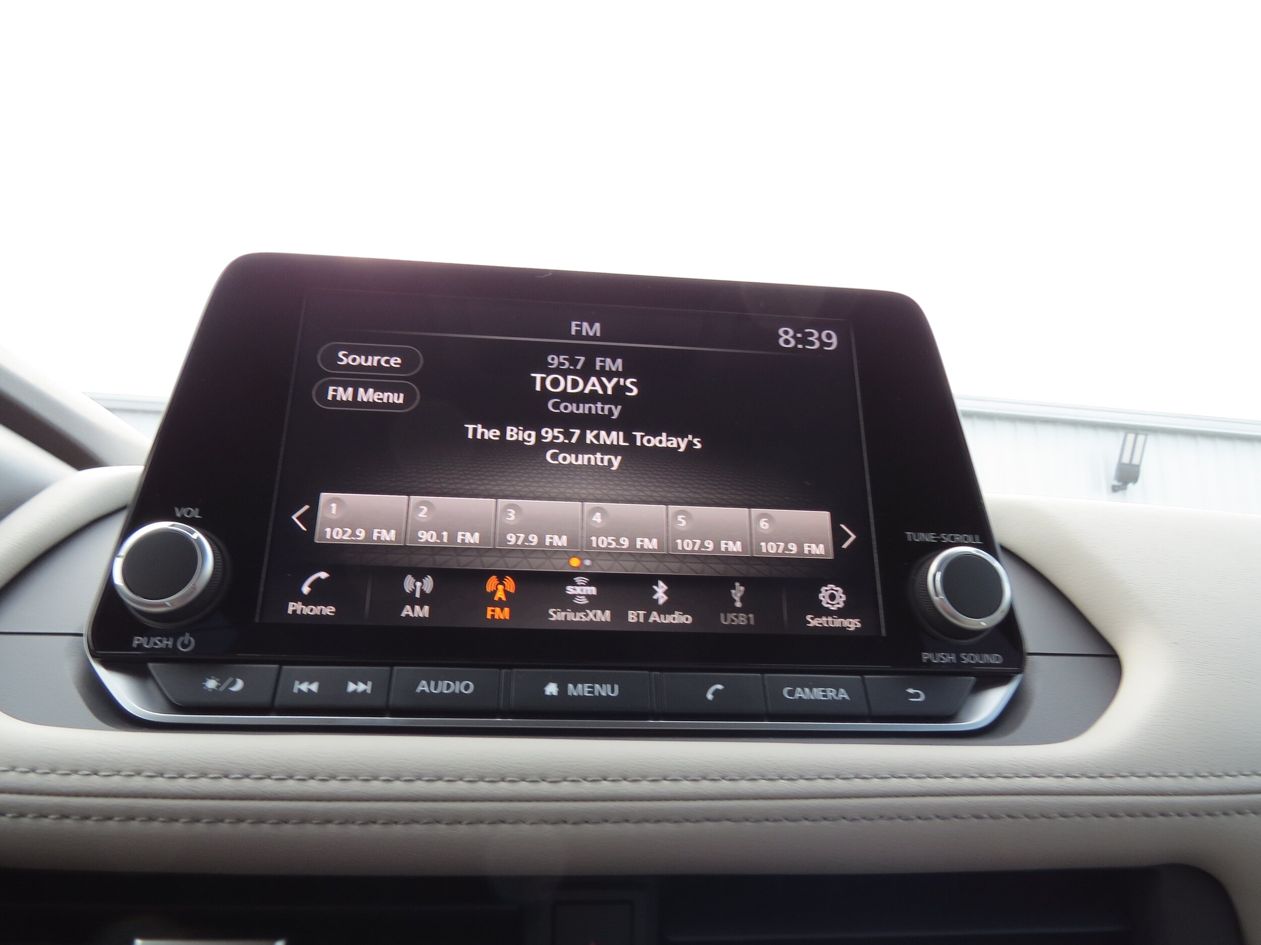 2026 Nissan Rogue SV Everest White Pearl Tricoat at Griffin Nissan