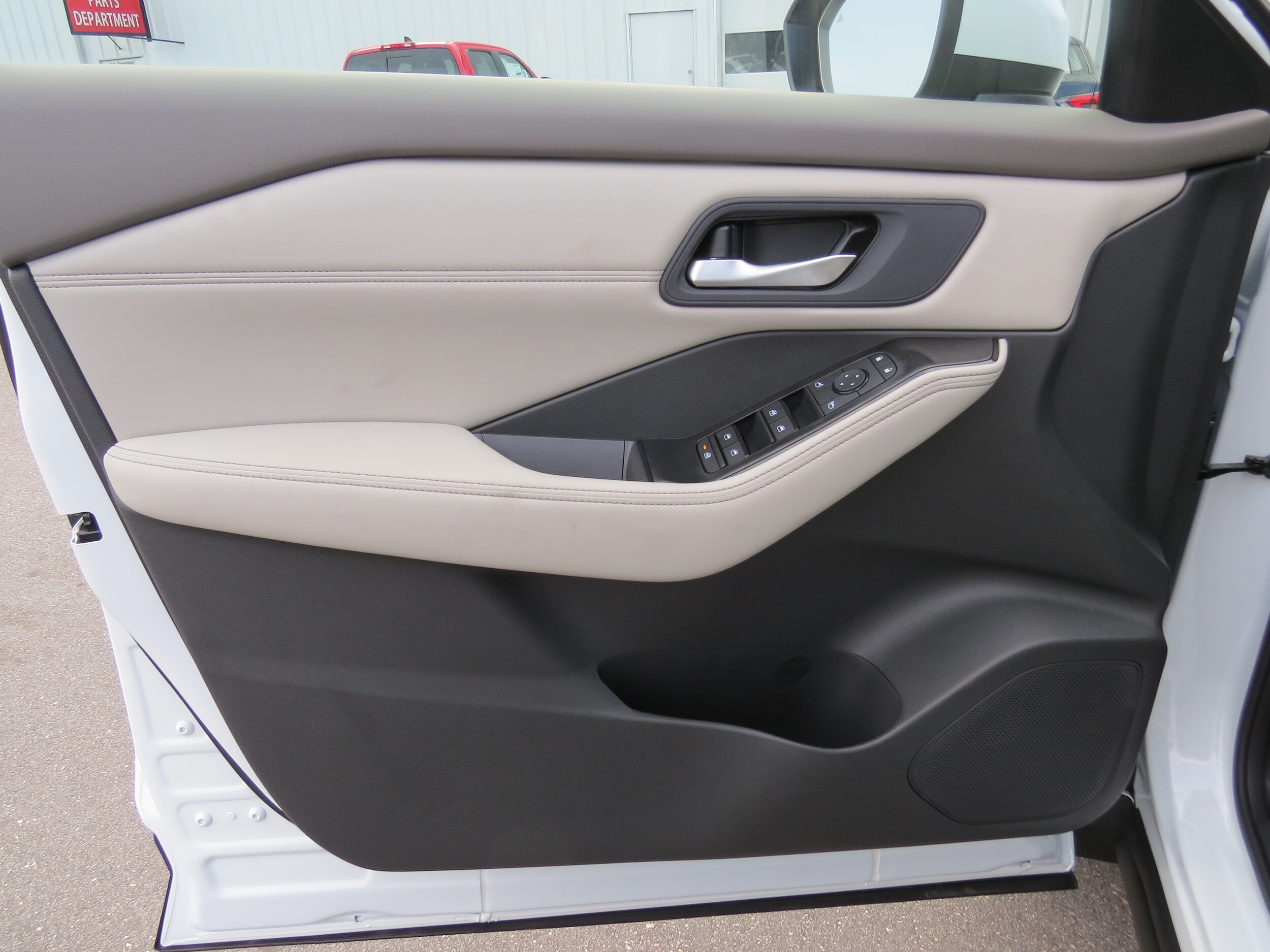 2026 Nissan Rogue SV Everest White Pearl Tricoat at Griffin Nissan