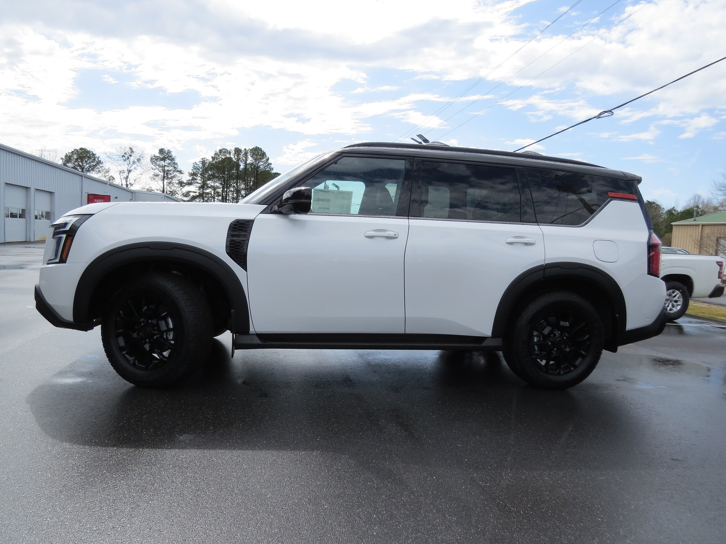 2025 Nissan Armada photo 3