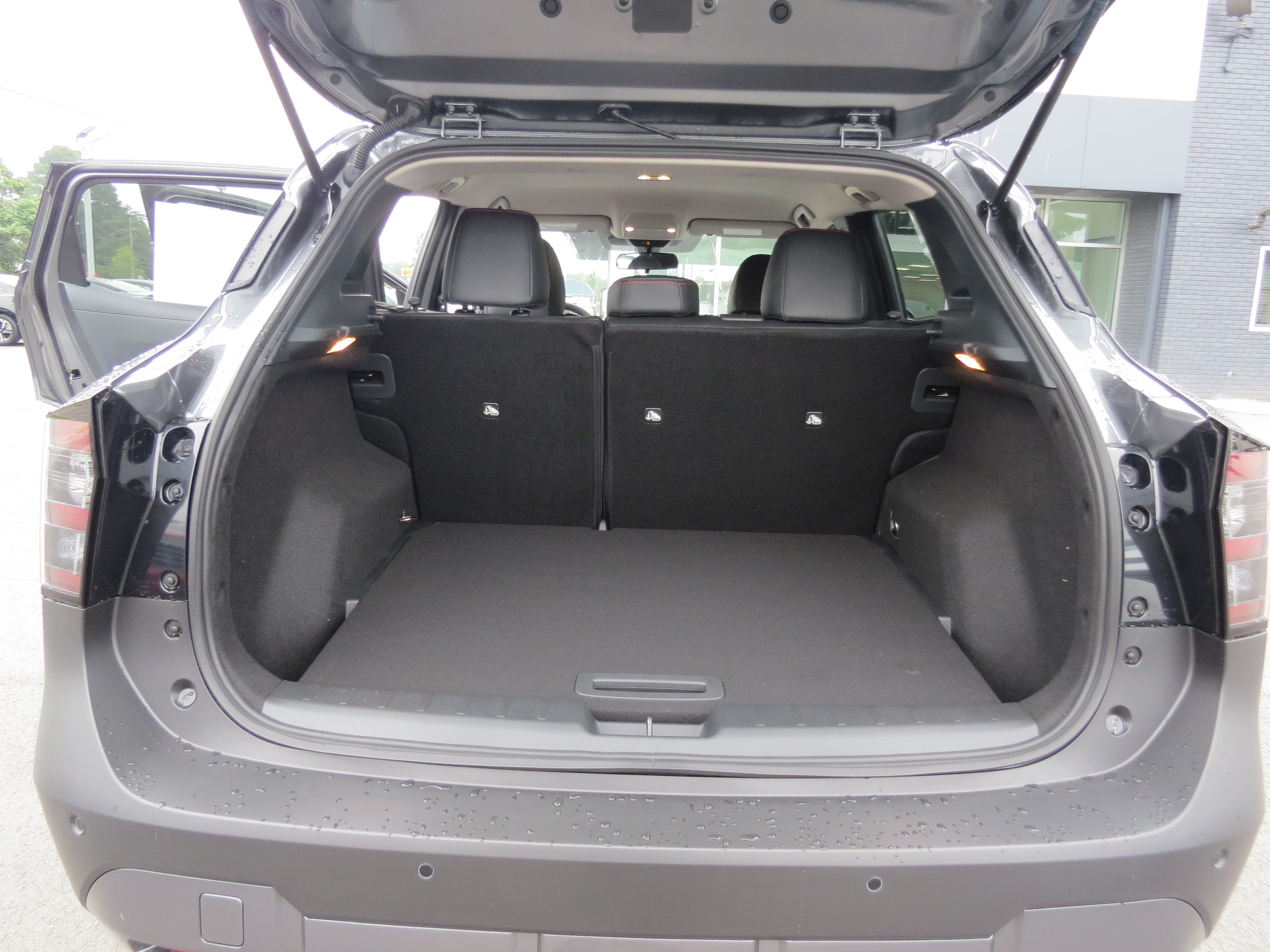 2025 Nissan Kicks SR - 11