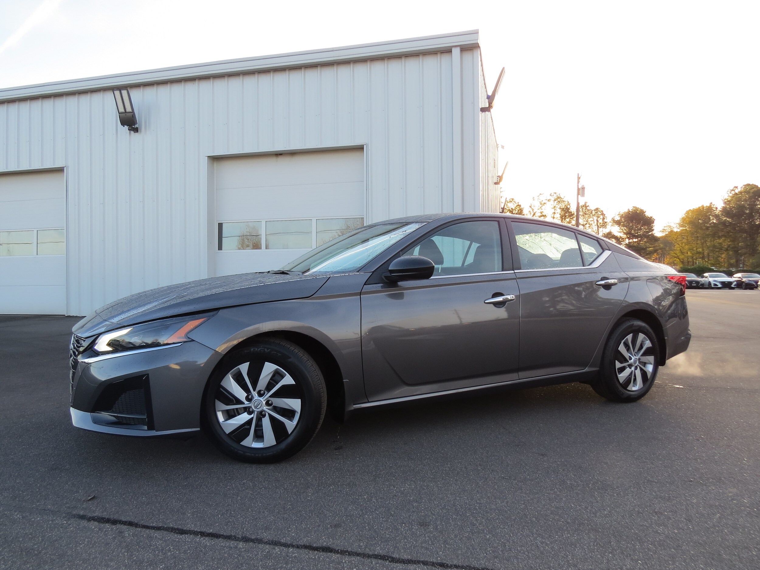 2025 Nissan Altima S photo 2