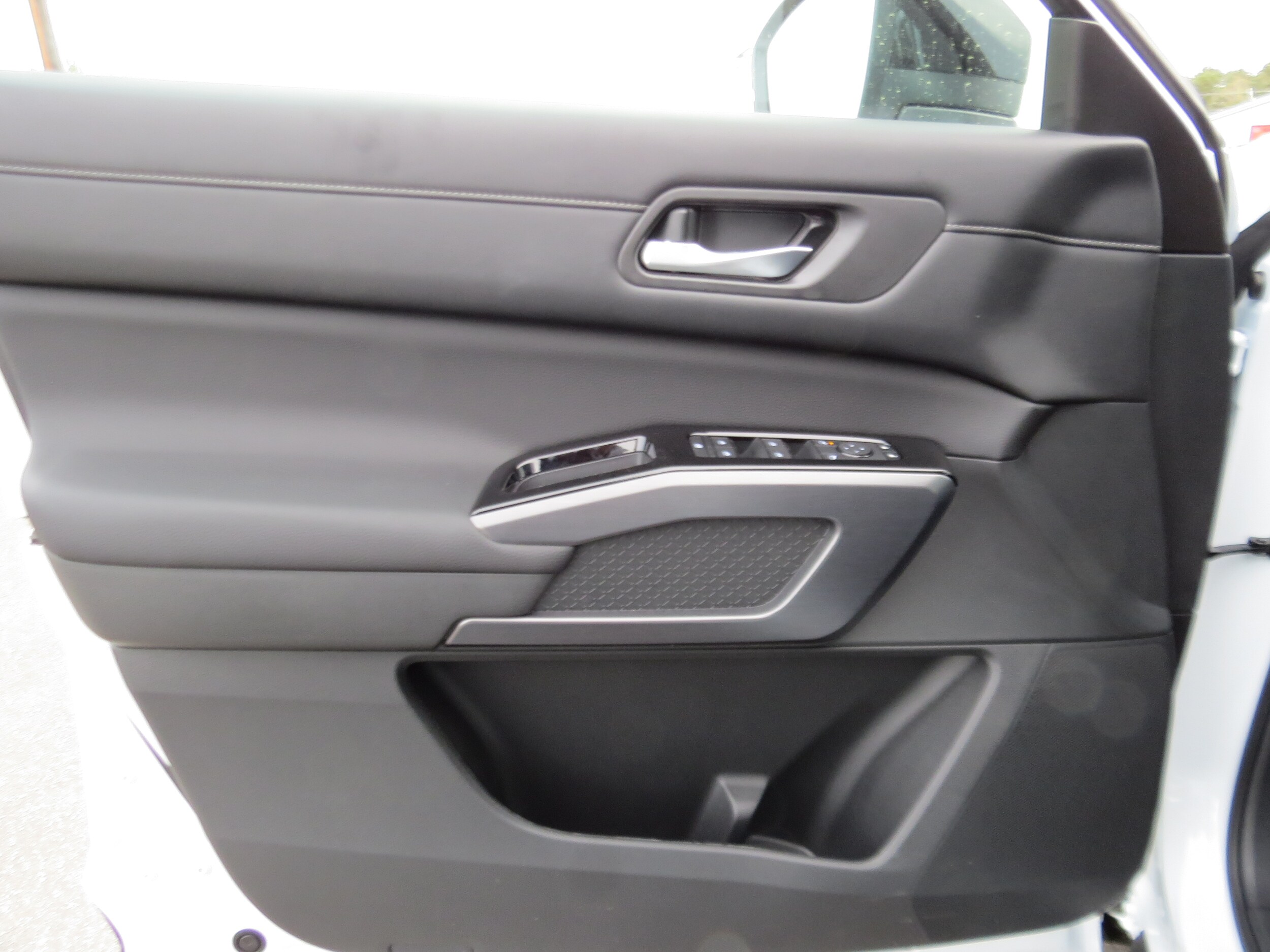 2026 Nissan Pathfinder SL Everest White Pearl Tricoat at Griffin Nissan