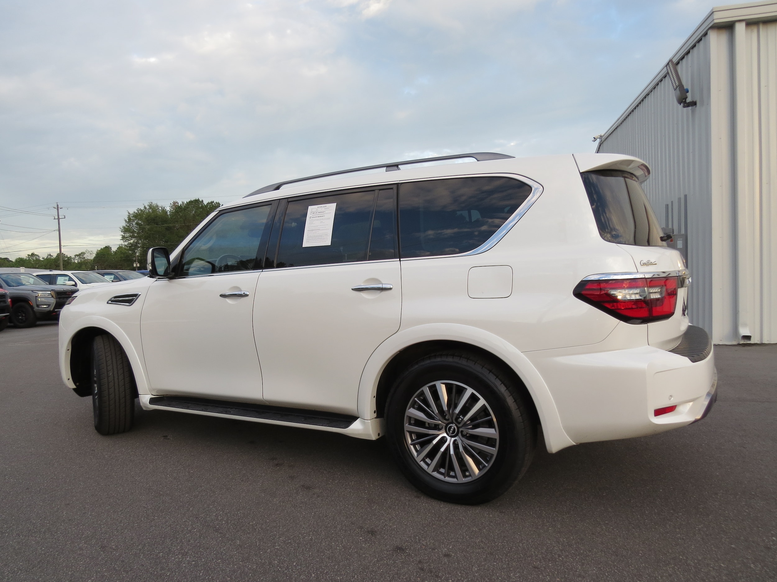 2023 Nissan Armada SL - 3