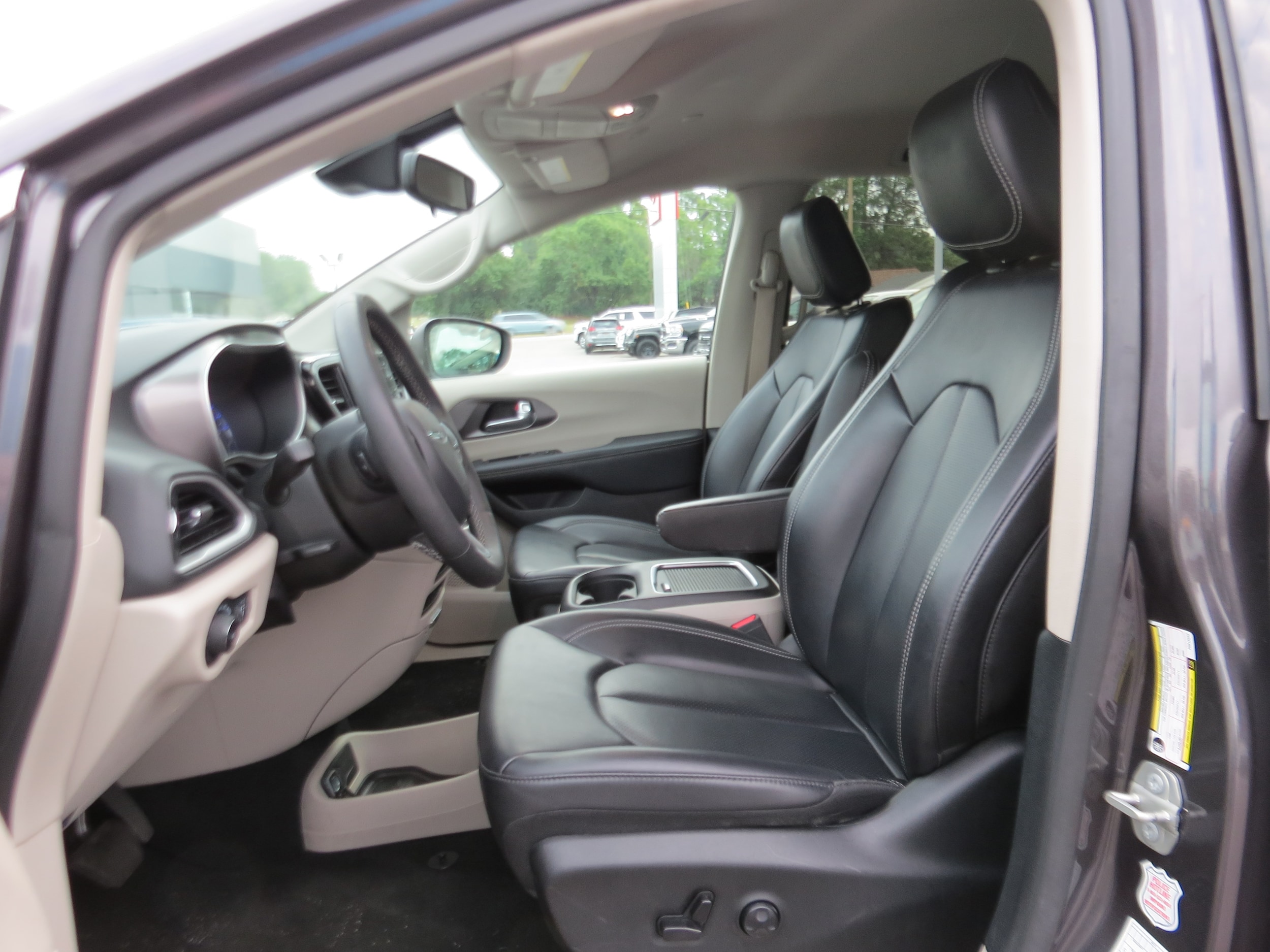 2023 Chrysler Pacifica Touring L Granite Crystal Metallic Clearcoat at Griffin CDJR
