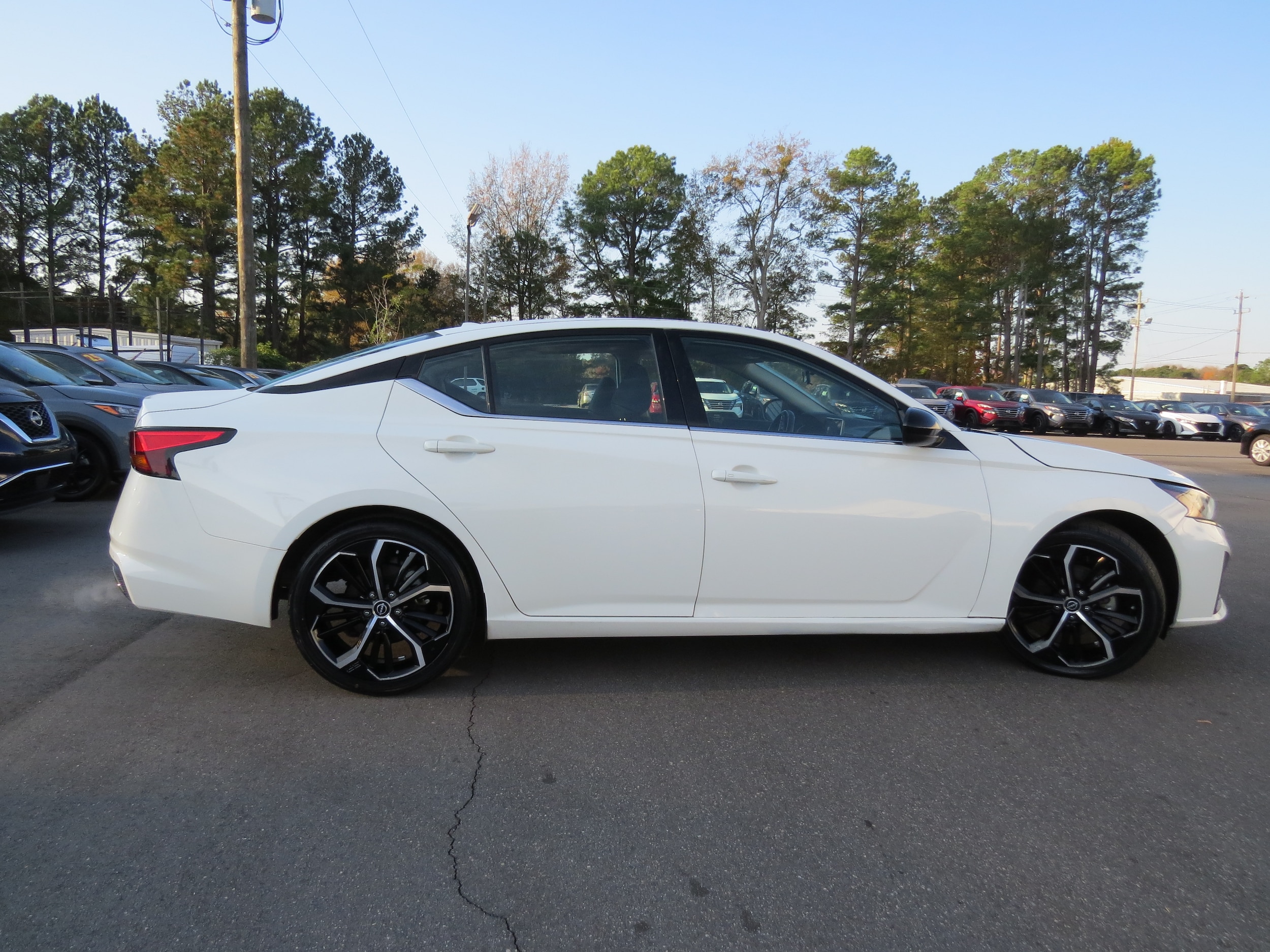 2024 Nissan Altima 2.5 SR Glacier White at Griffin Nissan