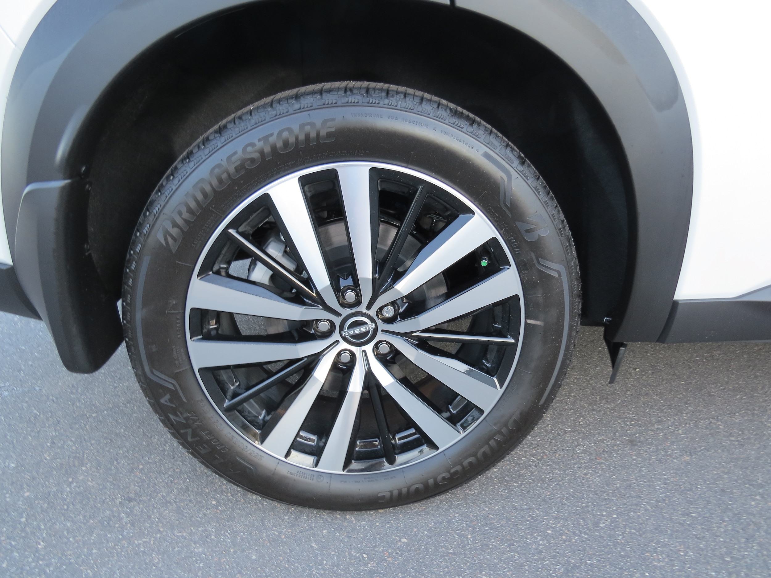 2025 Nissan Pathfinder Platinum Everest White Pearl Tricoat at Griffin Nissan