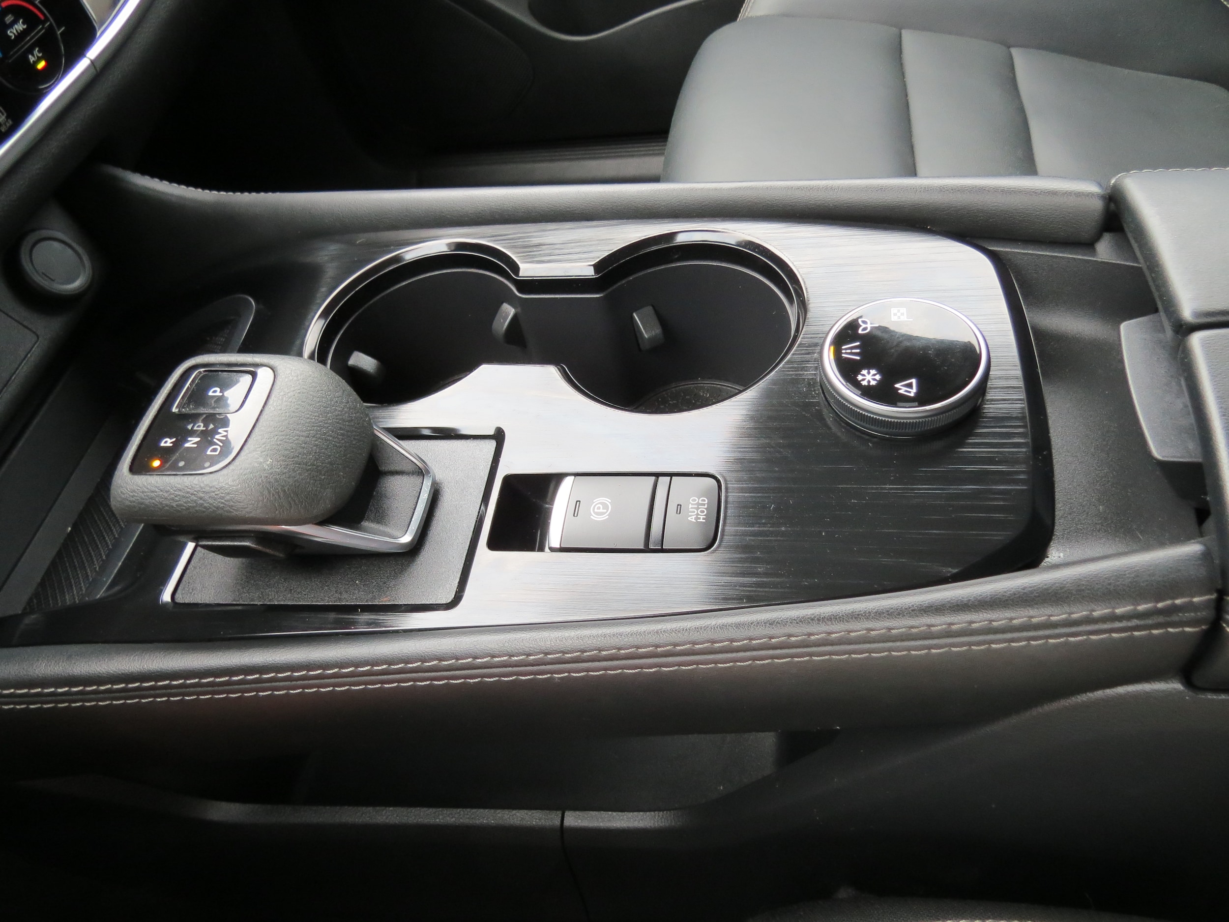 2023 Nissan Rogue SL Pearl White Tricoat at Griffin Nissan