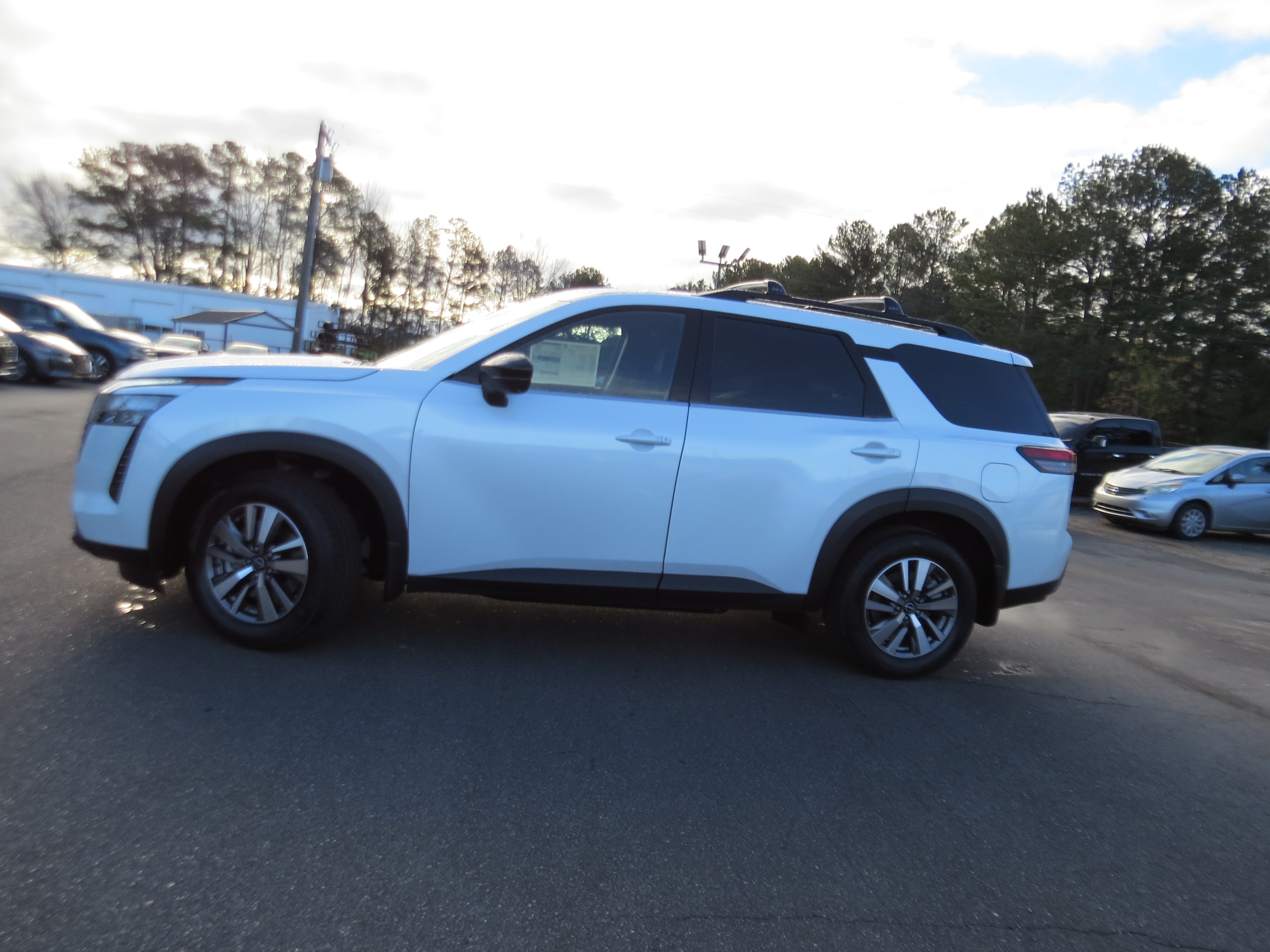 2026 Nissan Pathfinder SL - 2