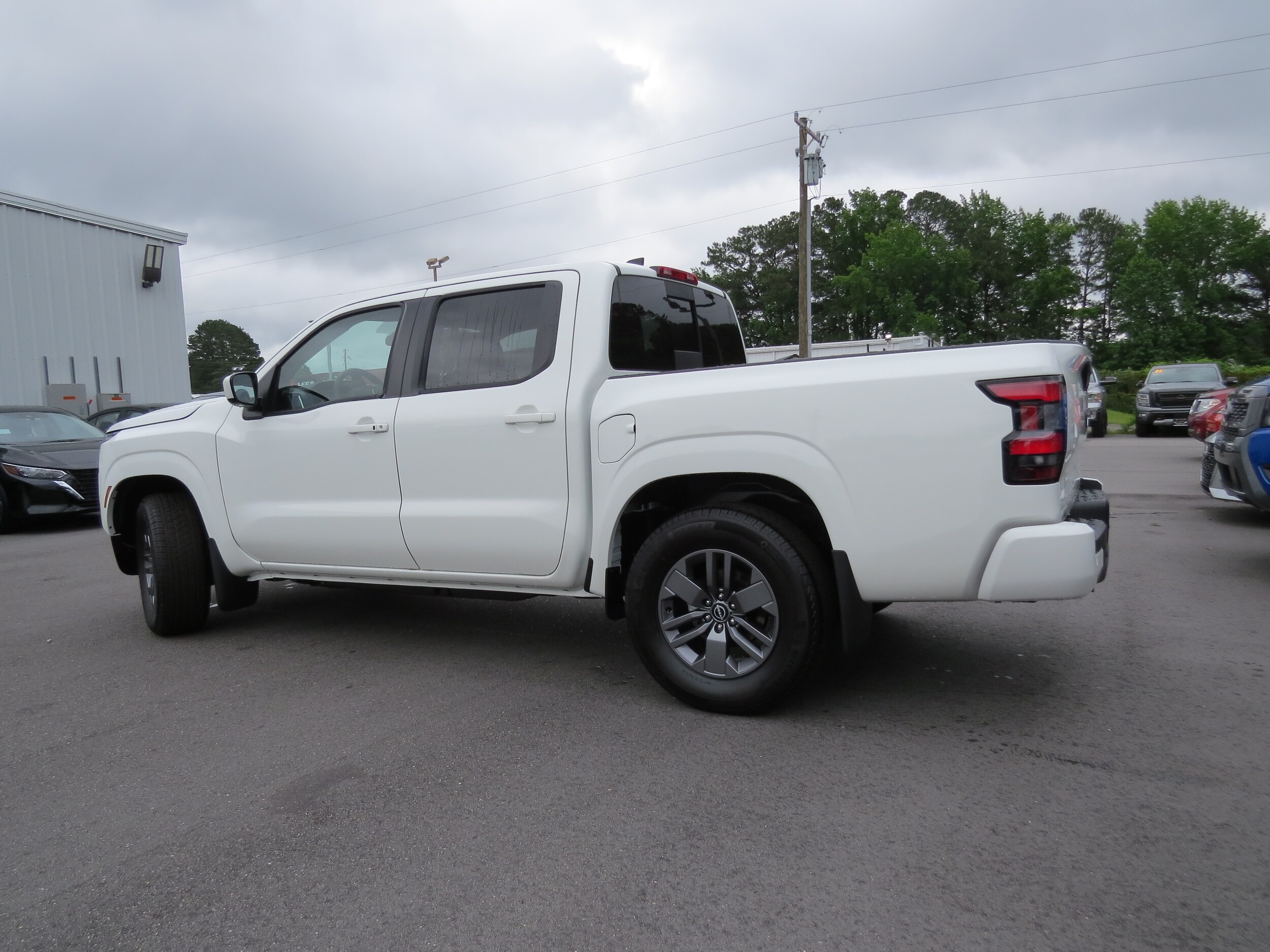 2025 Nissan Frontier SV - 3