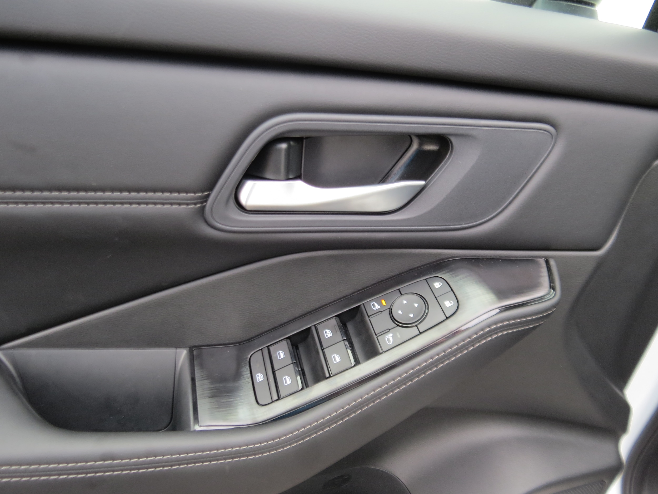 2026 Nissan Rogue Dark Armor Everest White Pearl Tricoat at Griffin Nissan