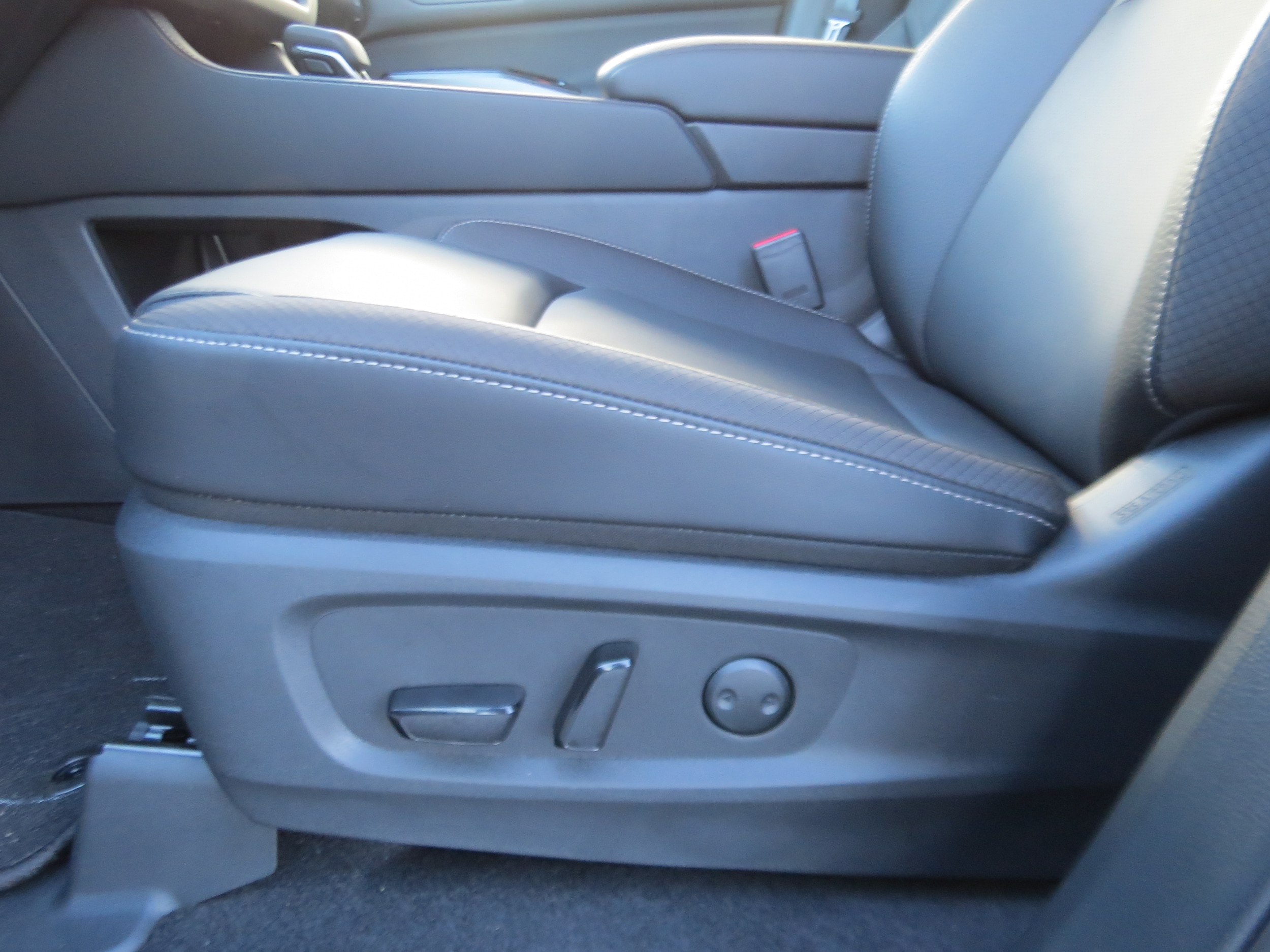 2026 Nissan Pathfinder SL Everest White Pearl Tricoat at Griffin Nissan