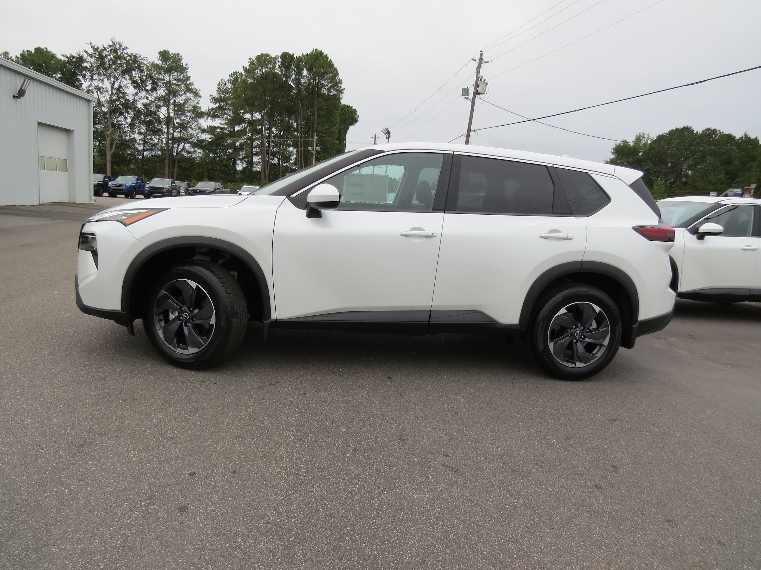 2026 Nissan Rogue SV Everest White Pearl Tricoat at Griffin Nissan