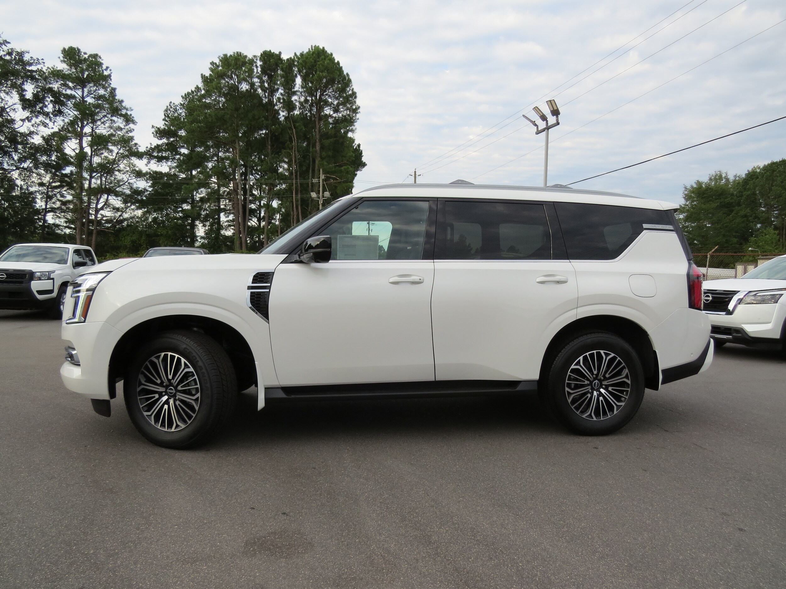 2025 Nissan Armada SL photo 2