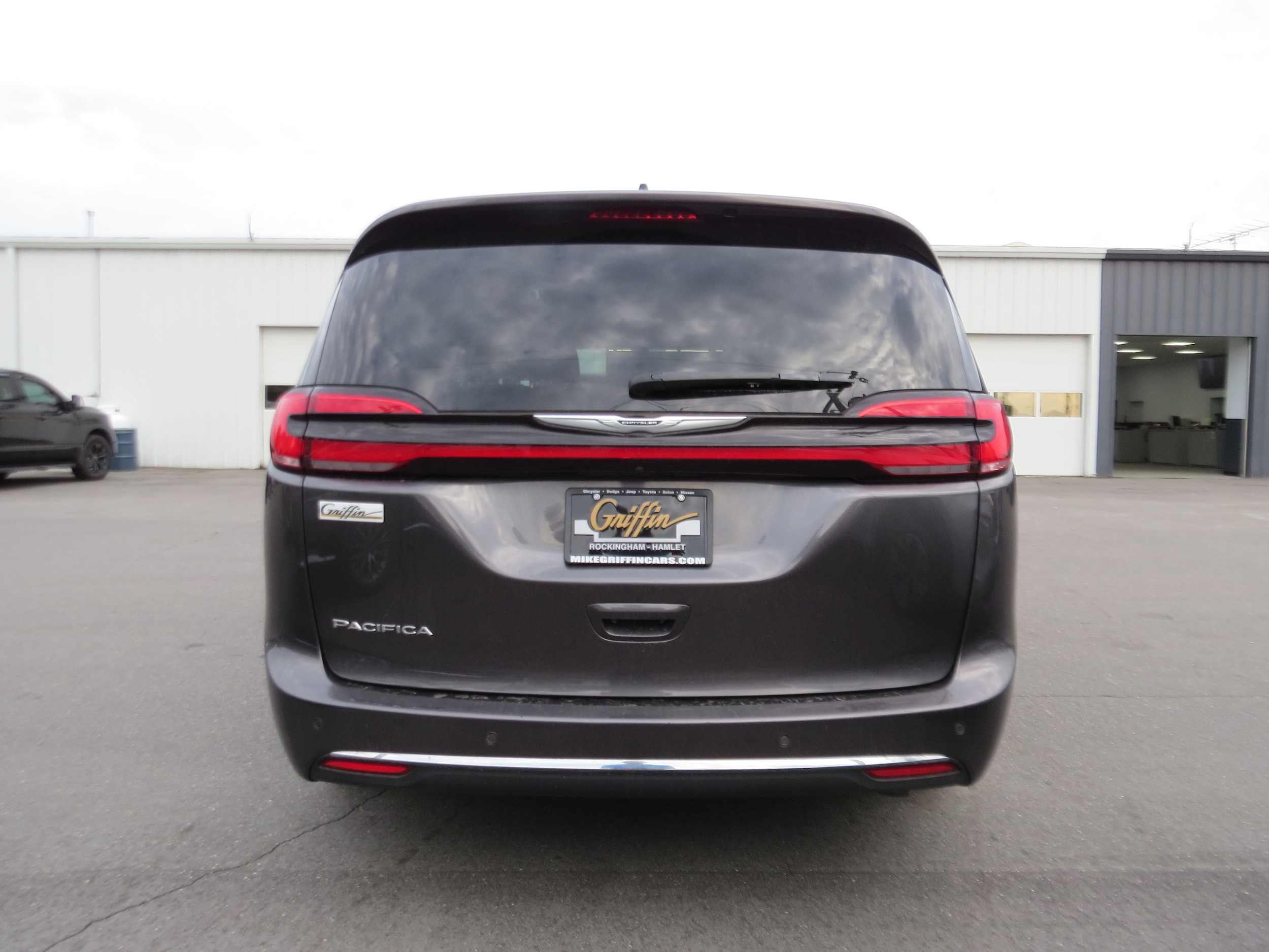 2023 Chrysler Pacifica Touring L Granite Crystal Metallic Clearcoat at Griffin CDJR