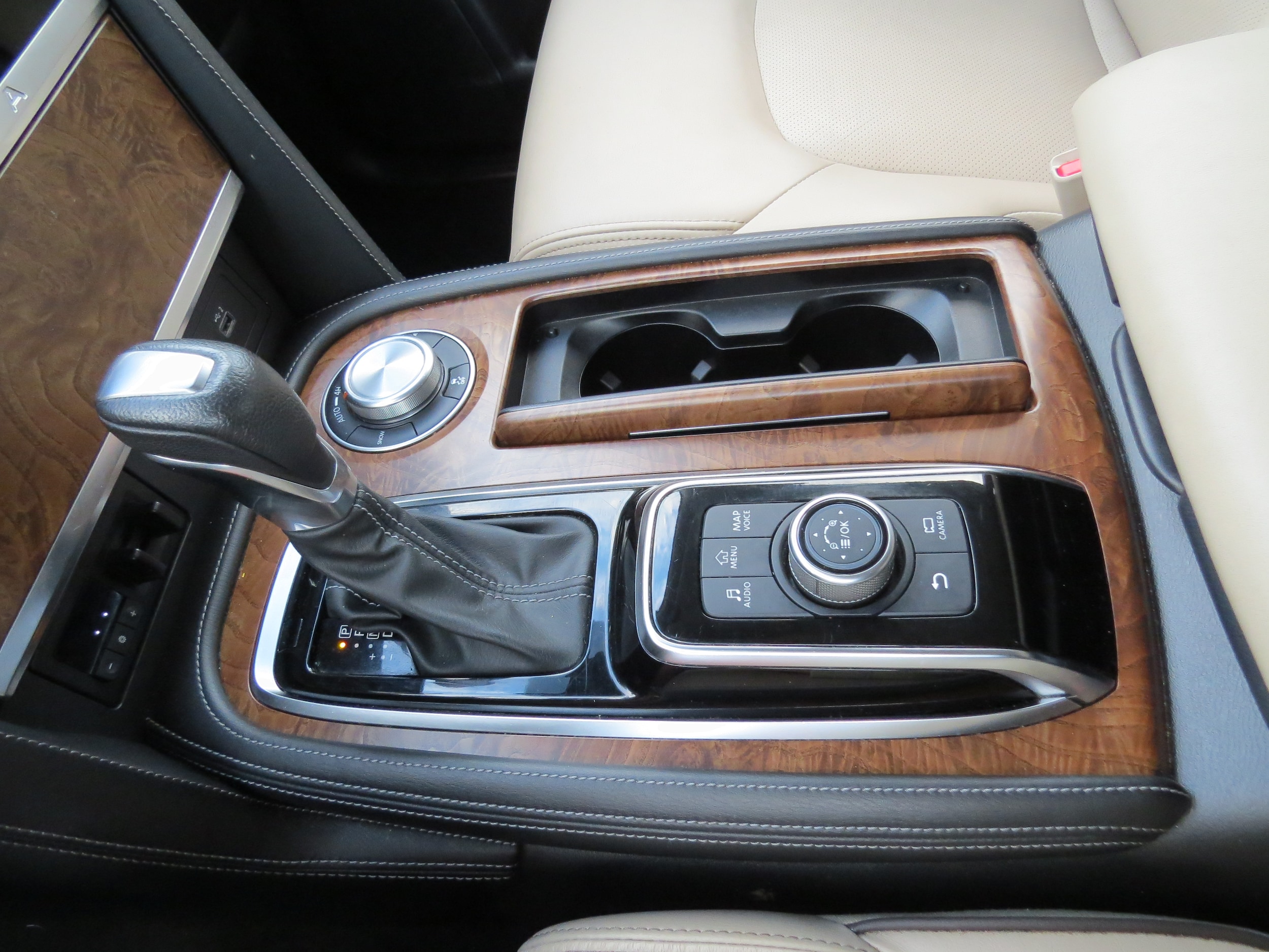 2023 Nissan Armada SL Aspen White Tricoat at Griffin Nissan