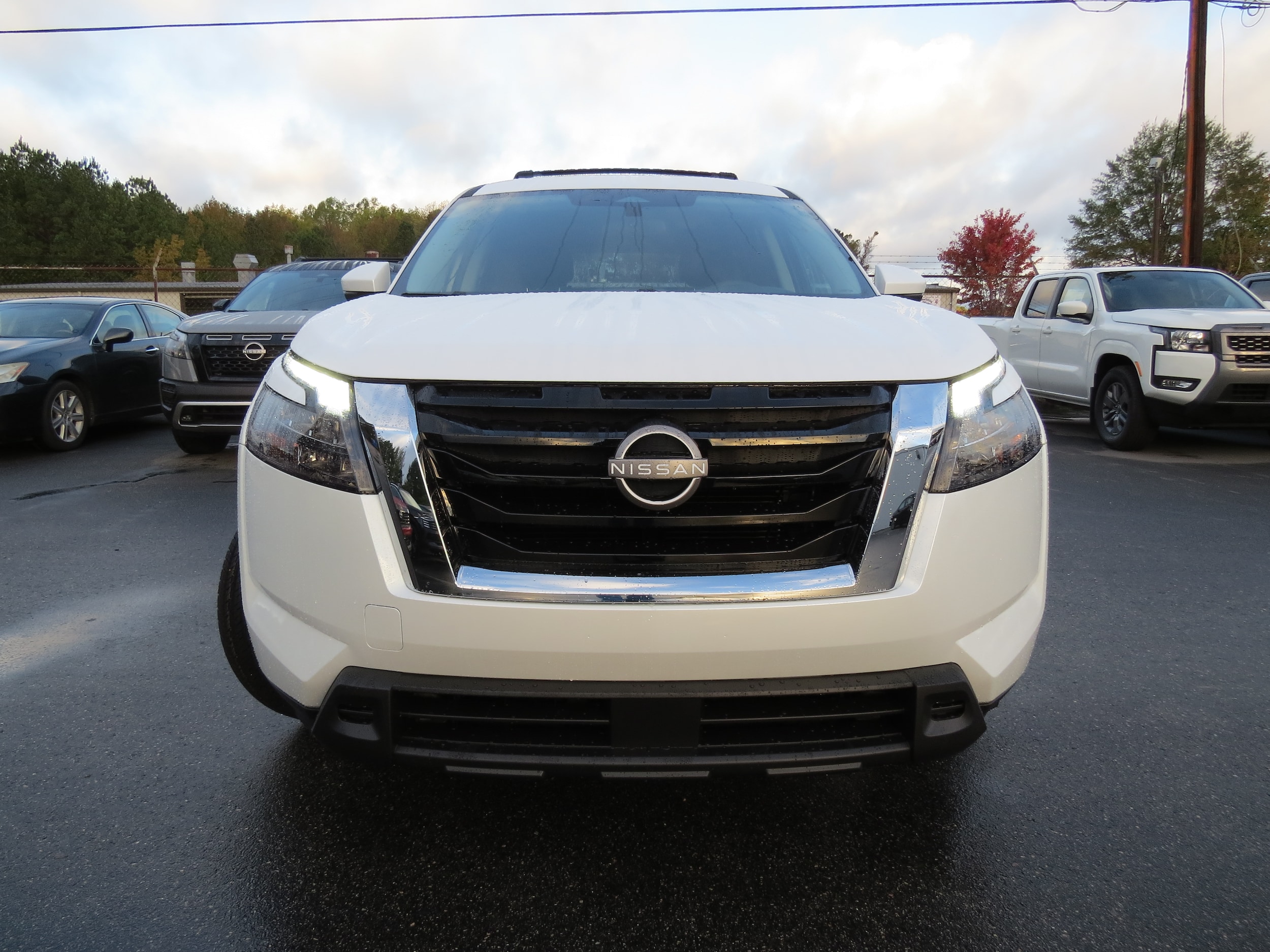2025 Nissan Pathfinder SV Everest White Pearl Tricoat at Griffin Nissan