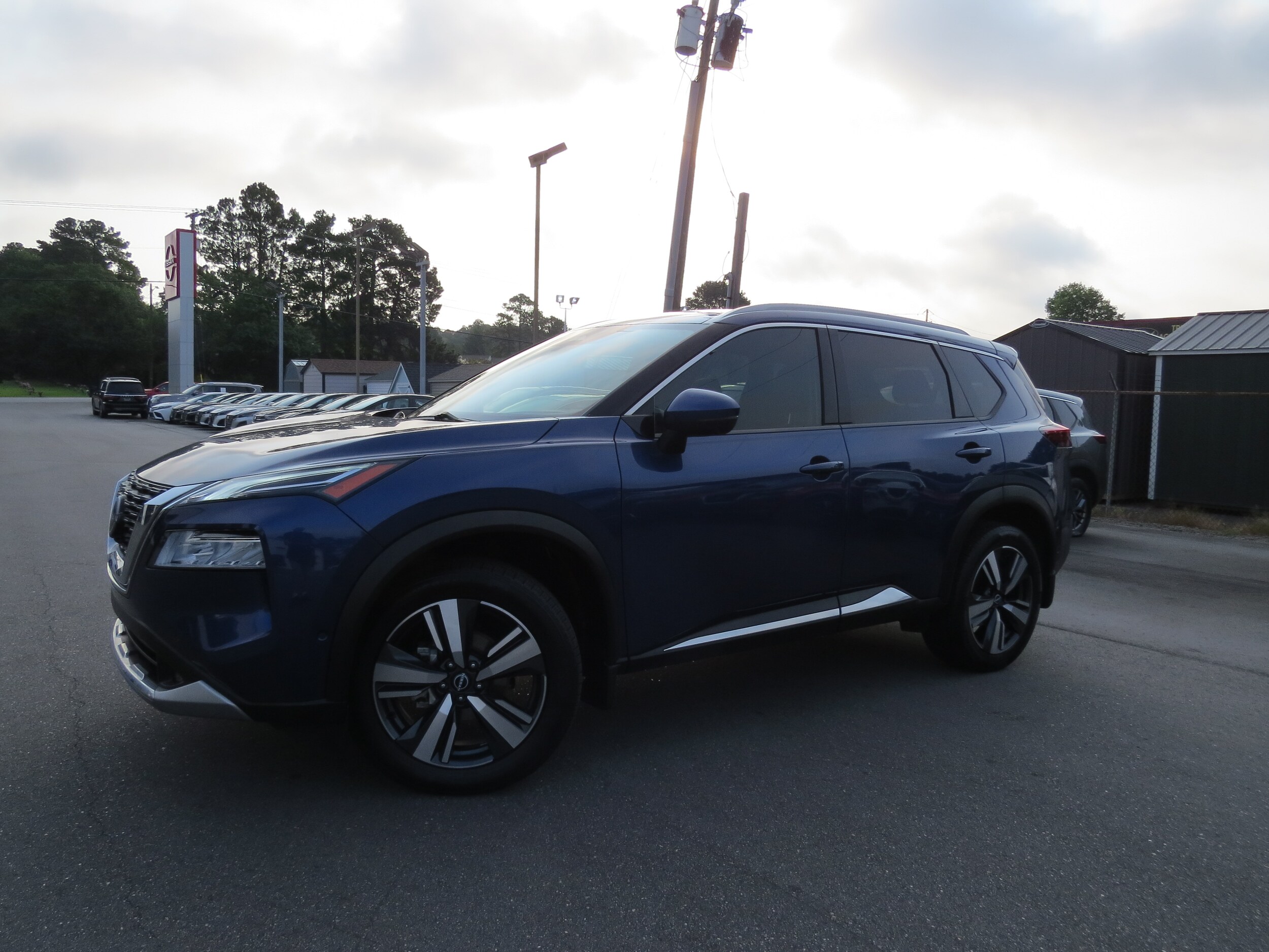 2022 Nissan Rogue Platinum photo 2