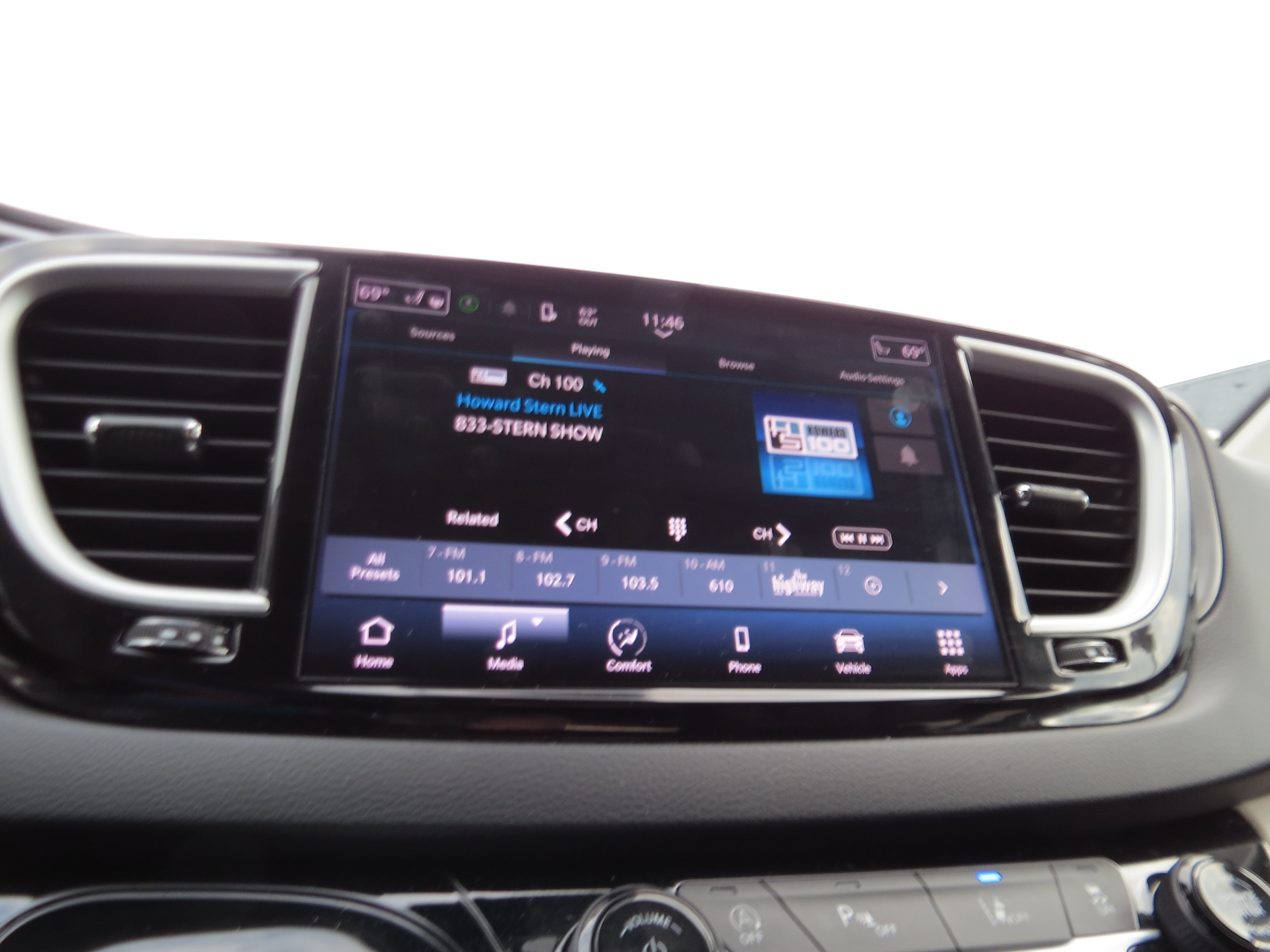 2023 Chrysler Pacifica Touring L Granite Crystal Metallic Clearcoat at Griffin CDJR