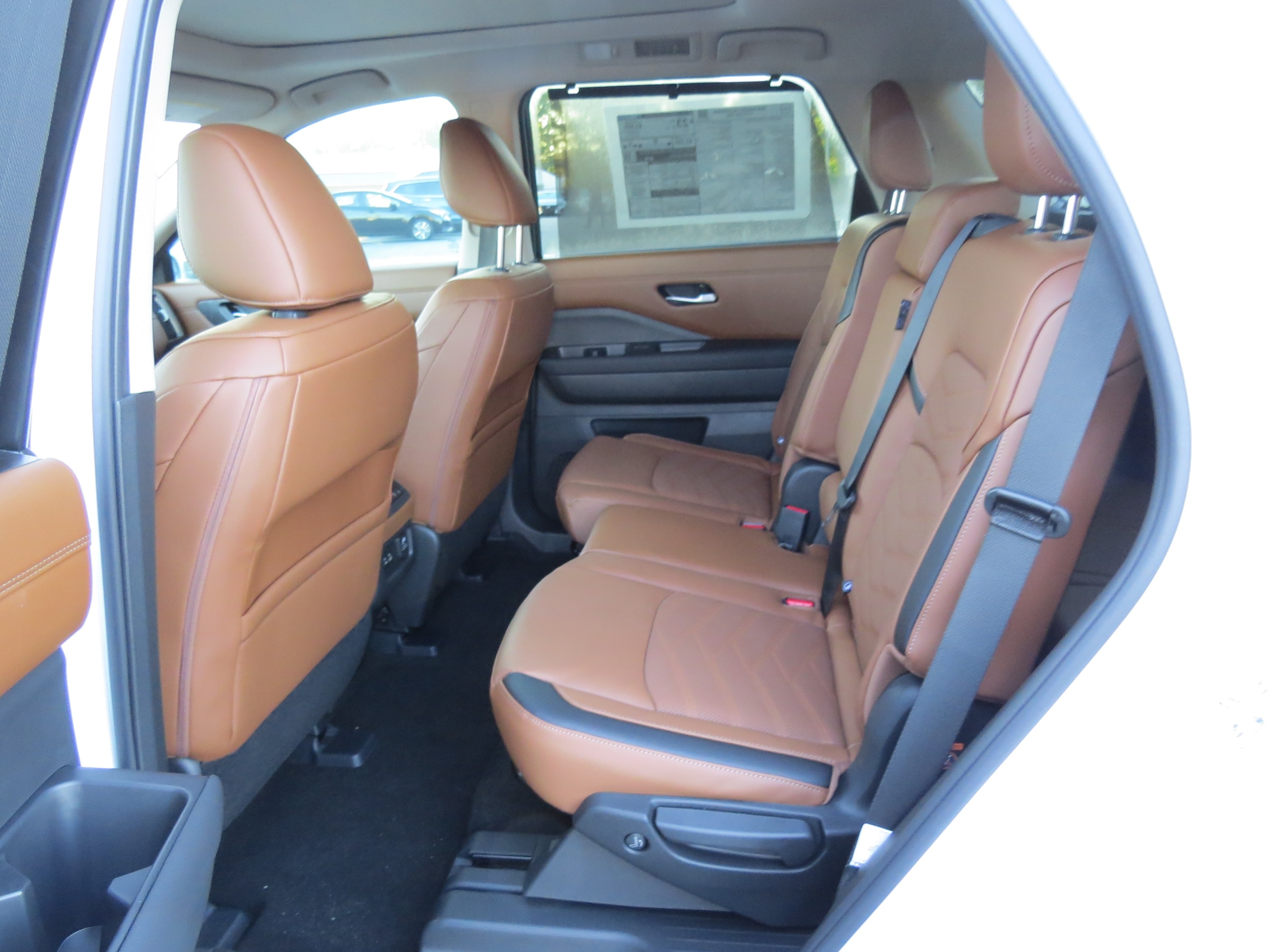 2025 Nissan Pathfinder Platinum Everest White Pearl Tricoat at Griffin Nissan