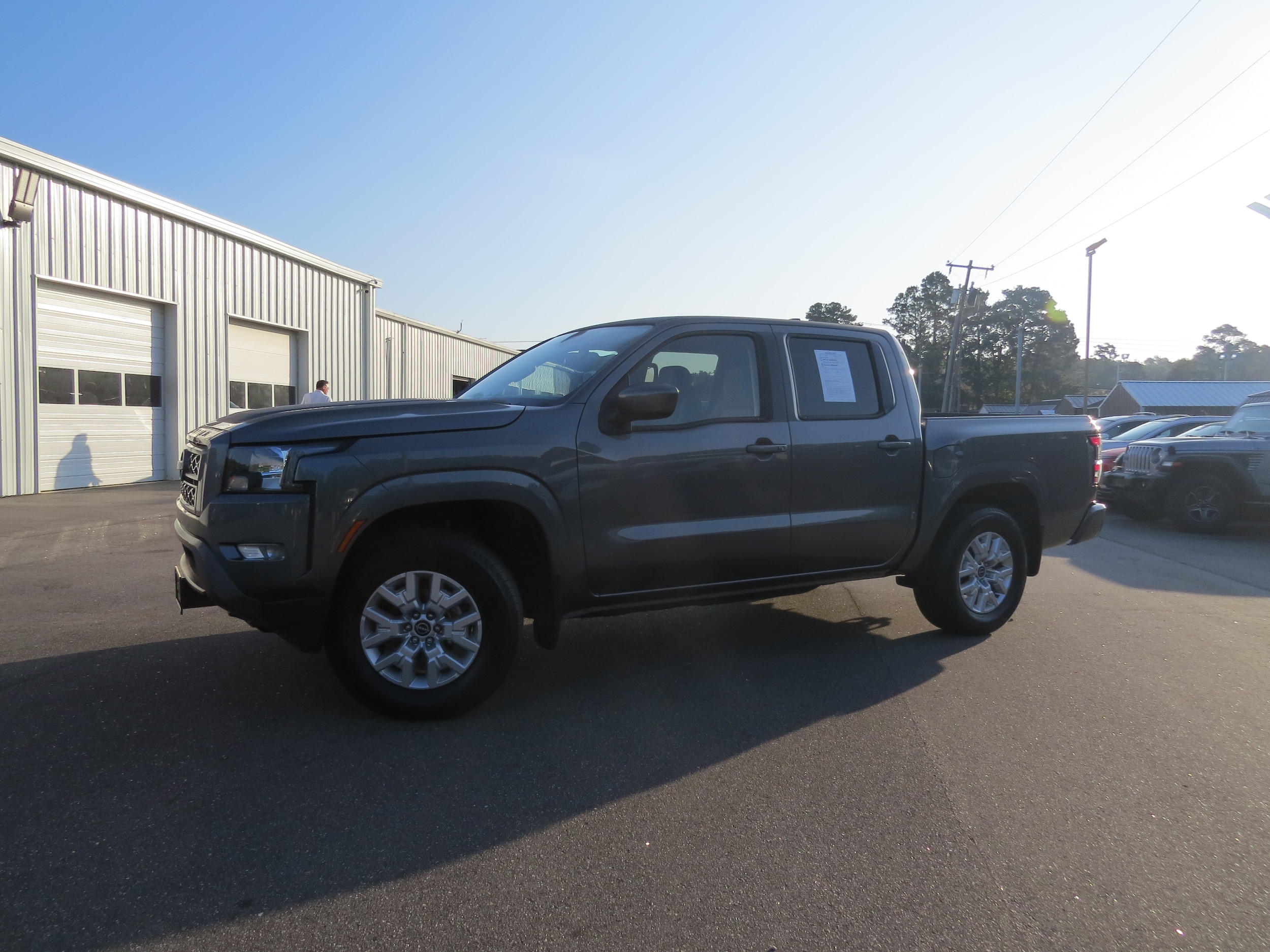 2023 Nissan Frontier SV - 9