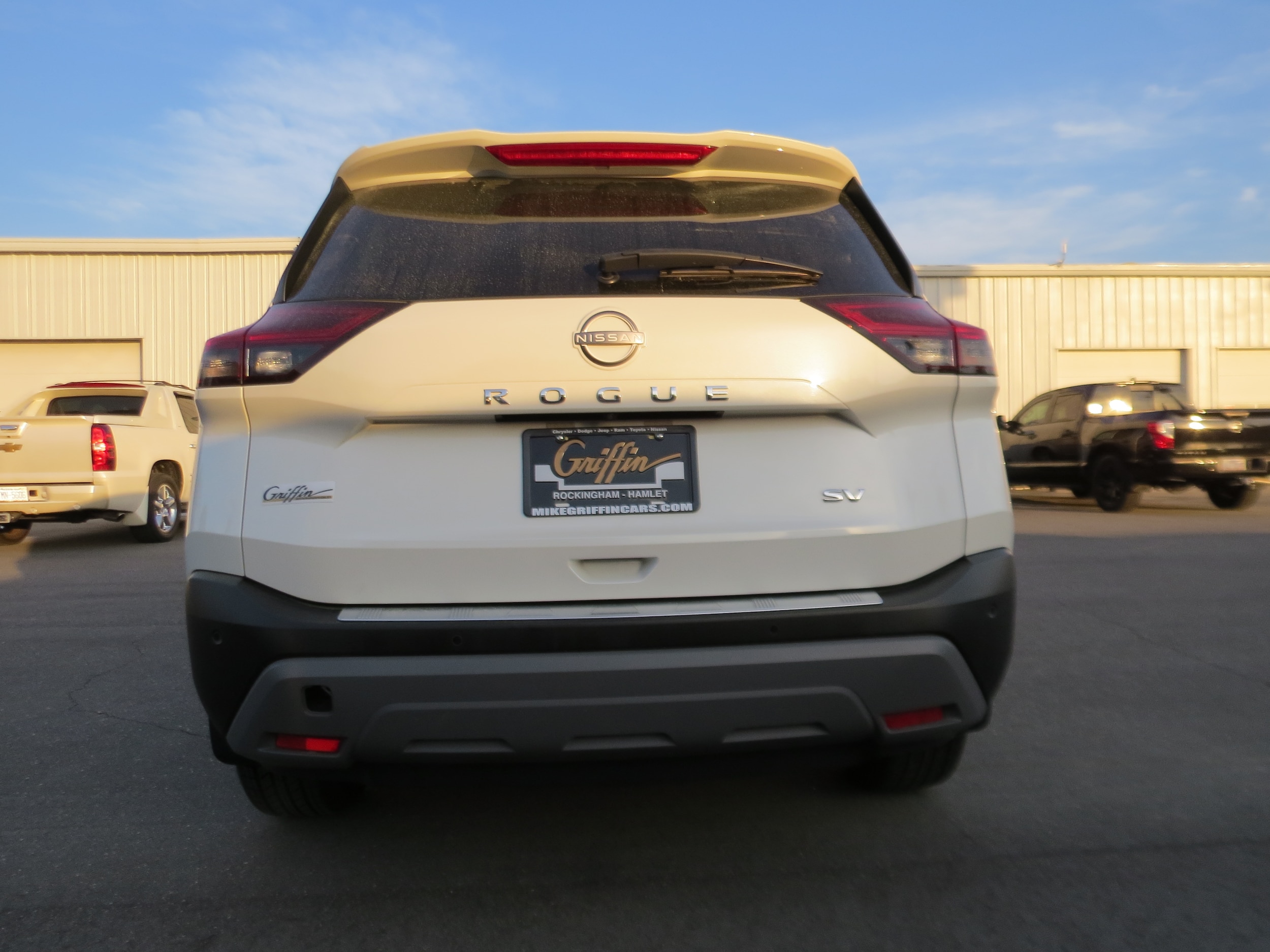 2023 Nissan Rogue SV Pearl White Tricoat at Griffin Nissan