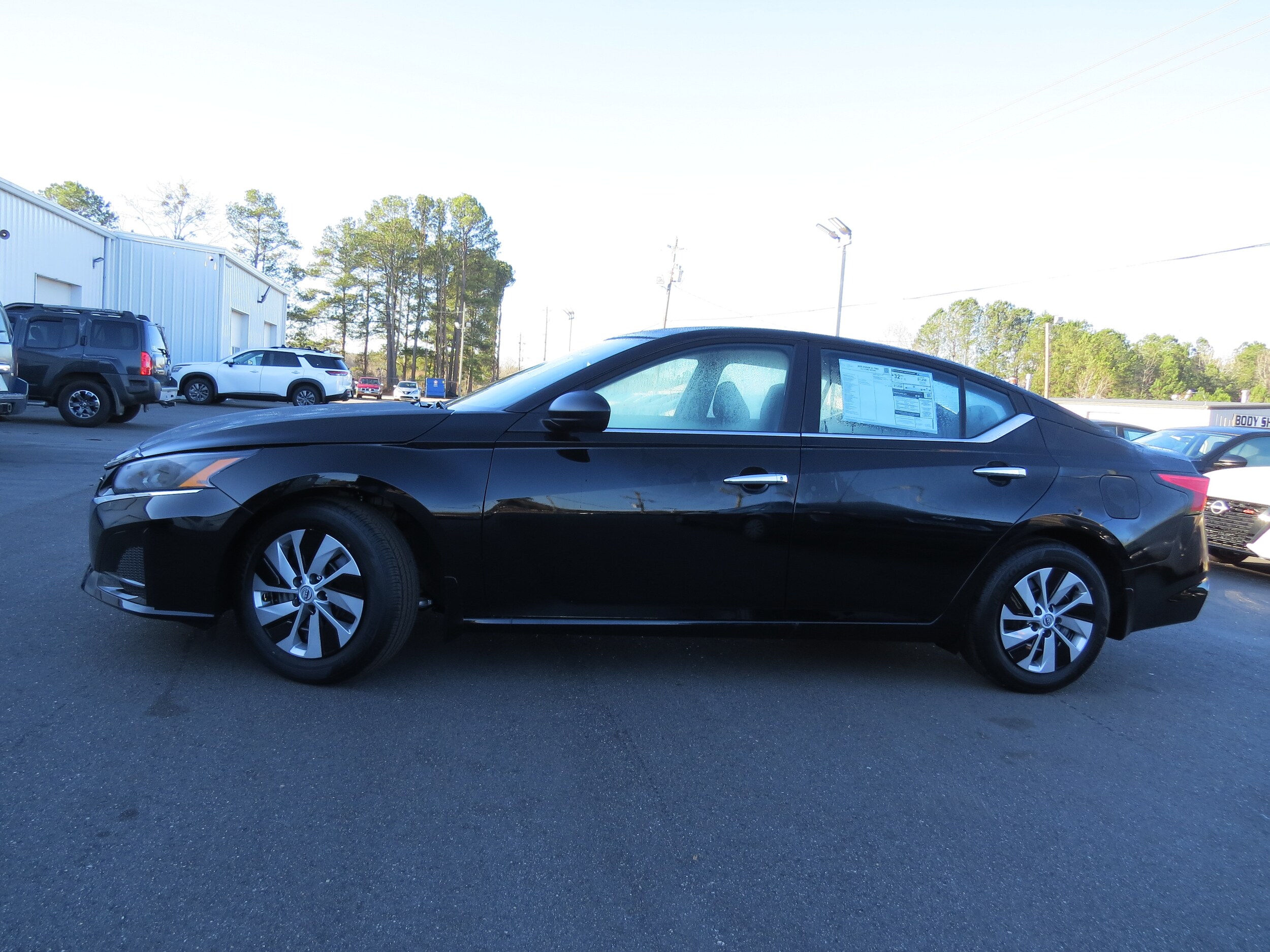 2025 Nissan Altima S photo 3