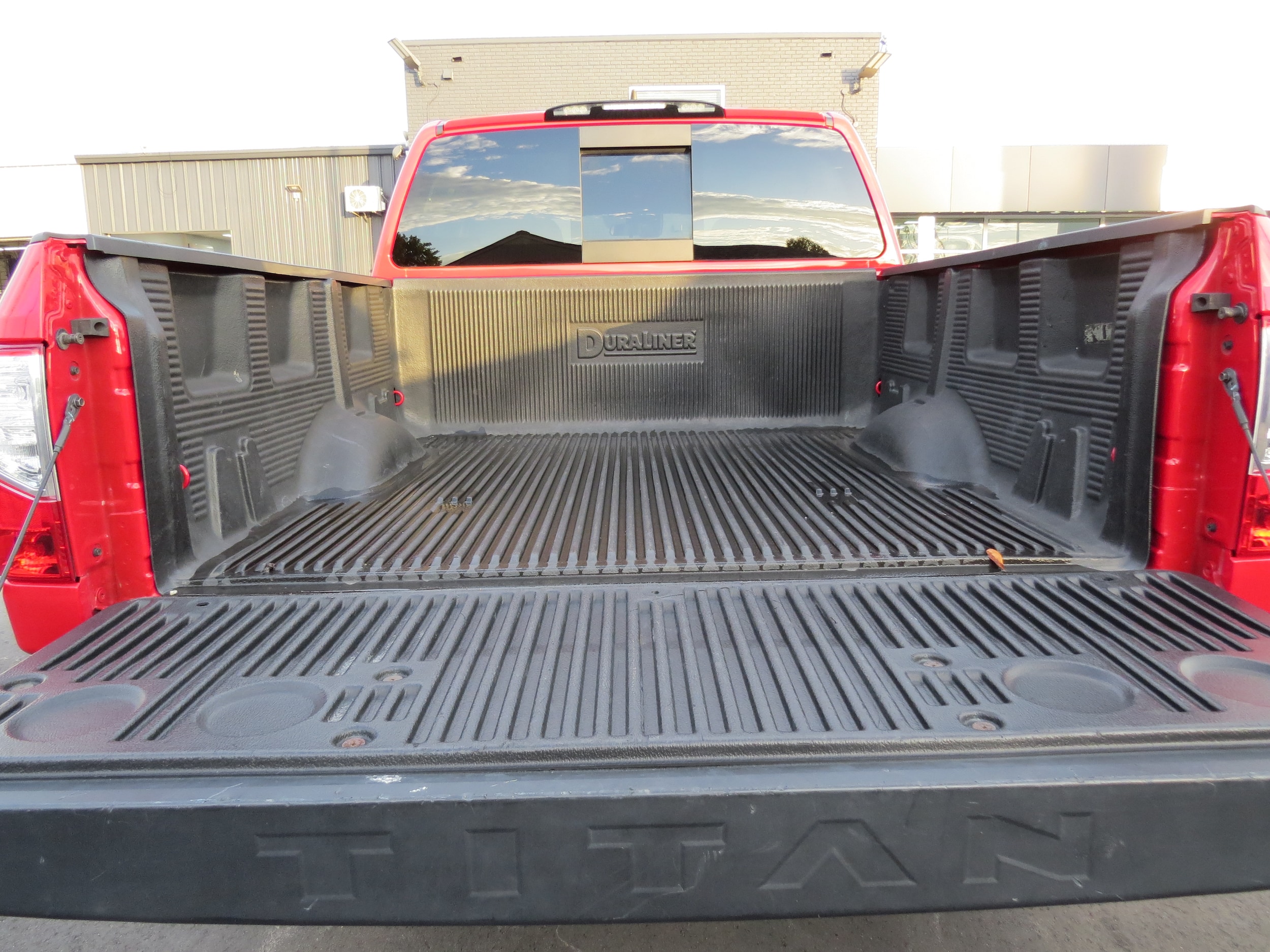 2022 Nissan Titan SV - 11