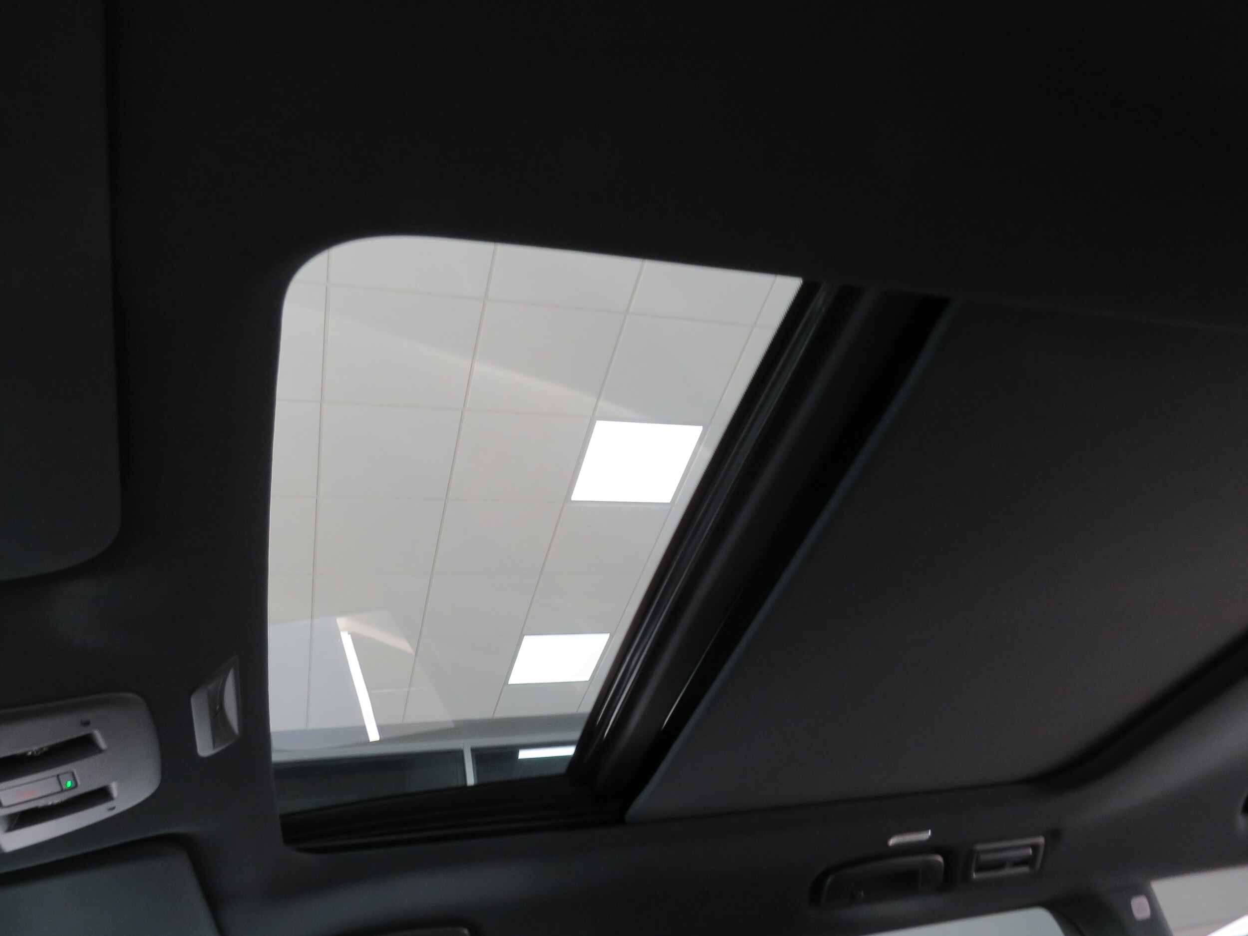 2025 Nissan Armada Platinum Reserve Everest White Pearl Tricoat/Super Black at Griffin Nissan