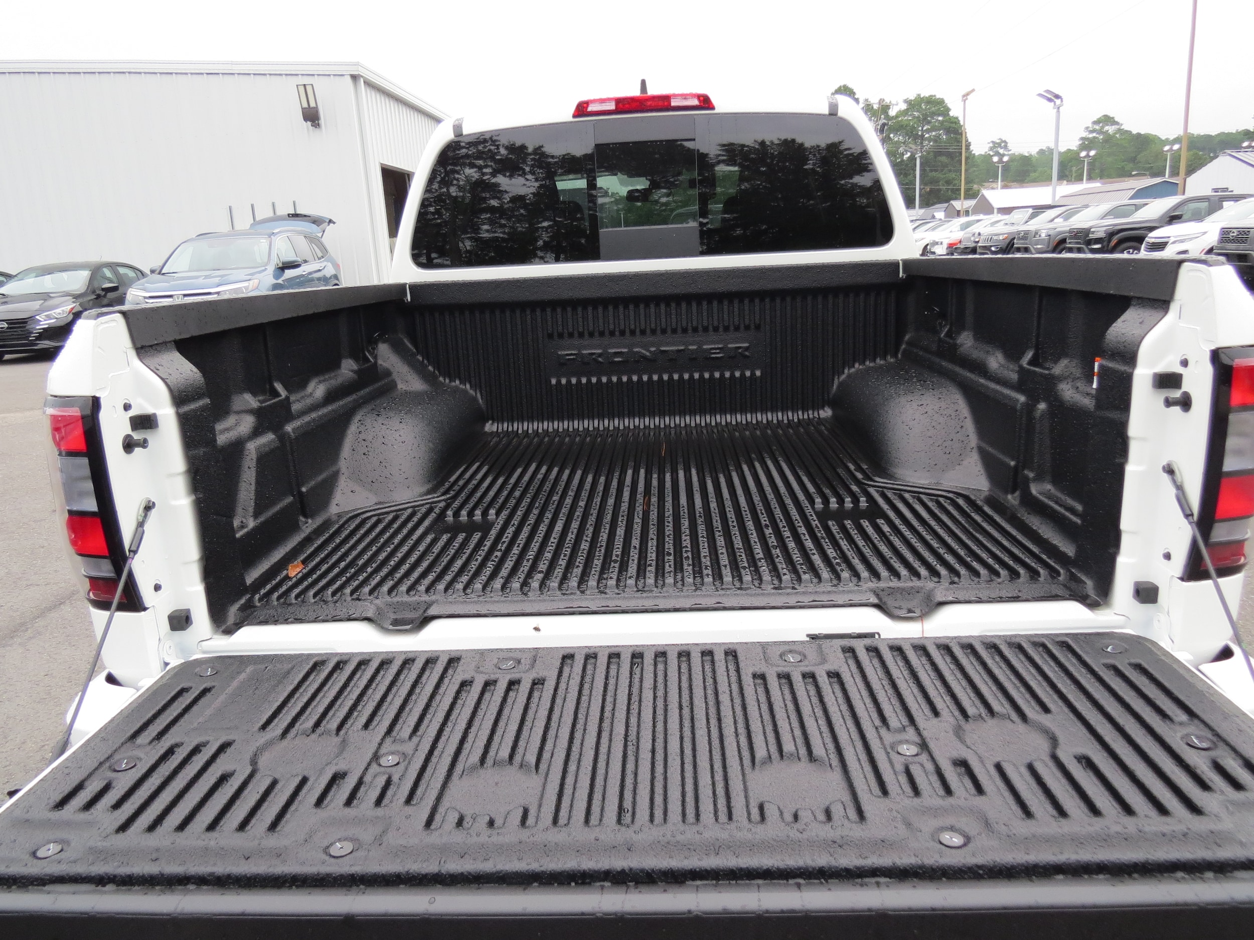 2025 Nissan Frontier SV - 11