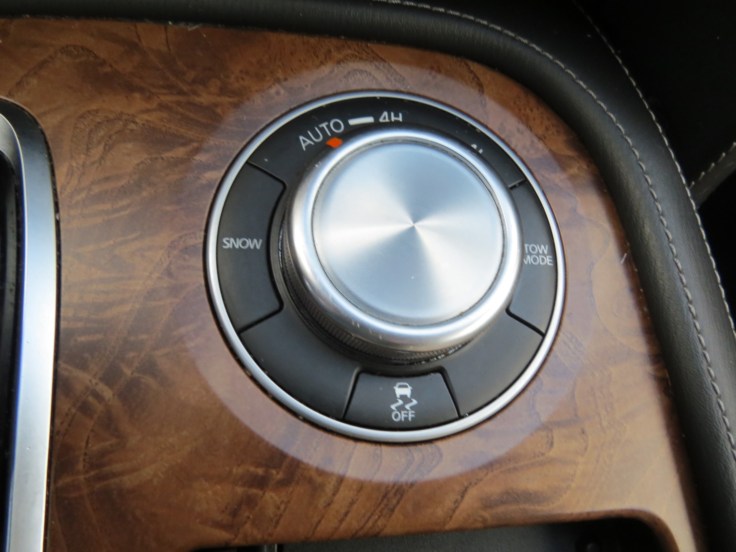 2023 Nissan Armada SL Aspen White Tricoat at Griffin Nissan