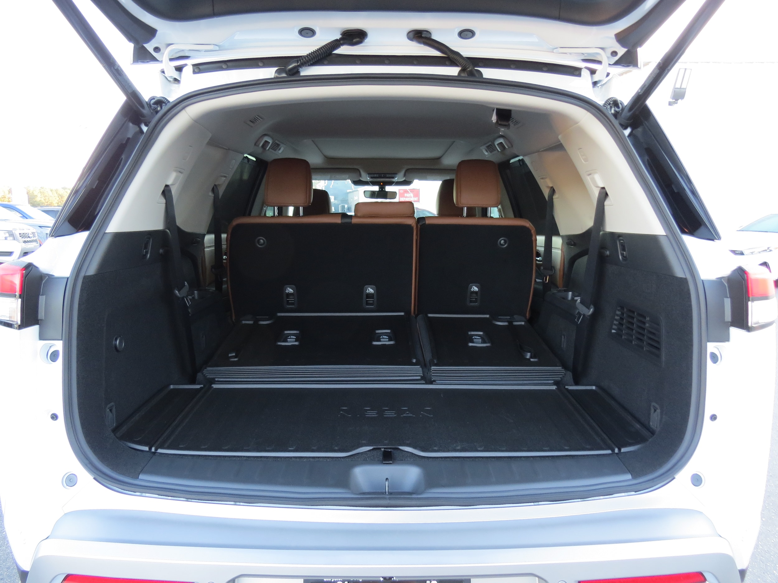 2025 Nissan Pathfinder Platinum Everest White Pearl Tricoat at Griffin Nissan