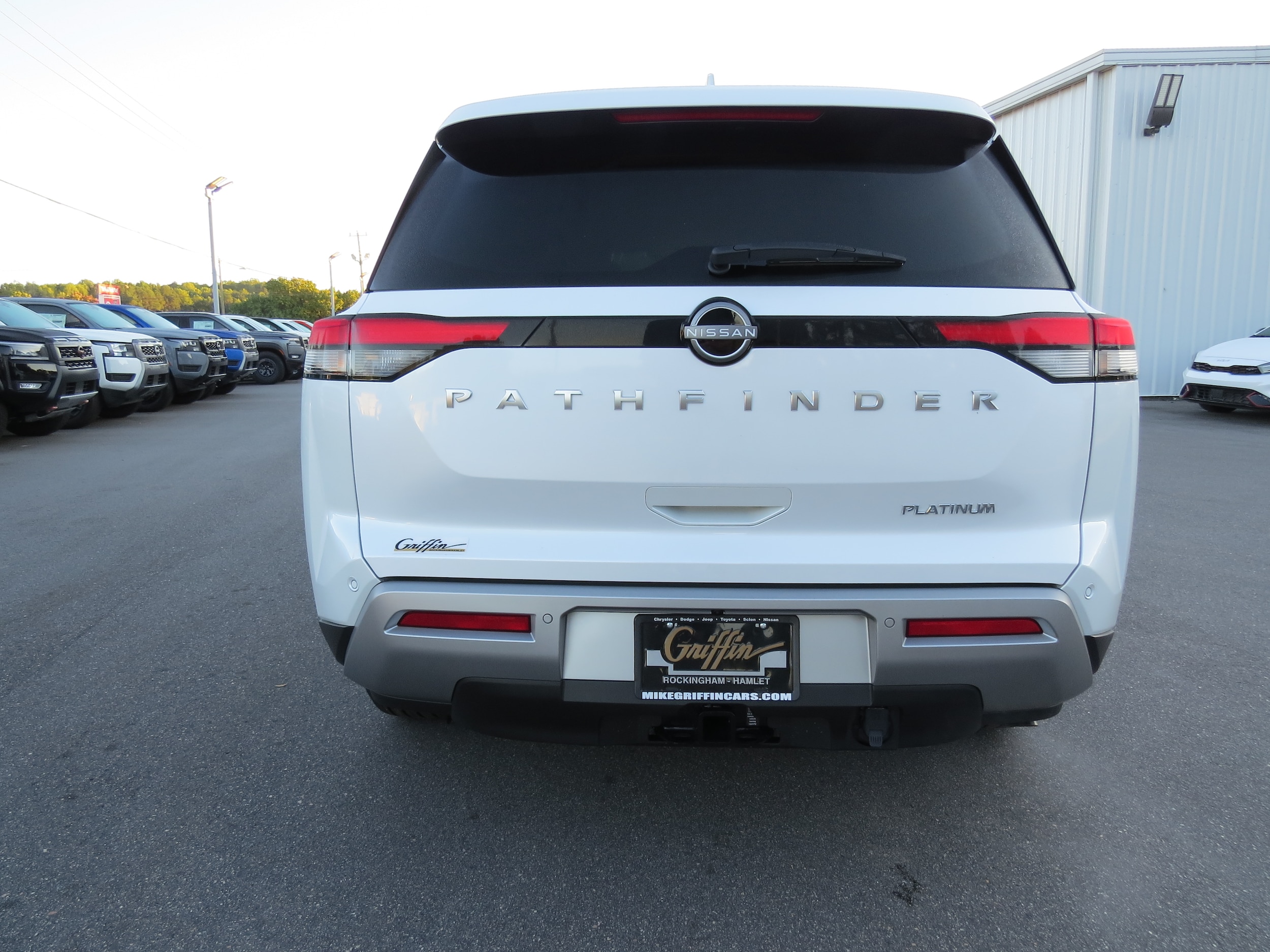 2025 Nissan Pathfinder Platinum Everest White Pearl Tricoat at Griffin Nissan
