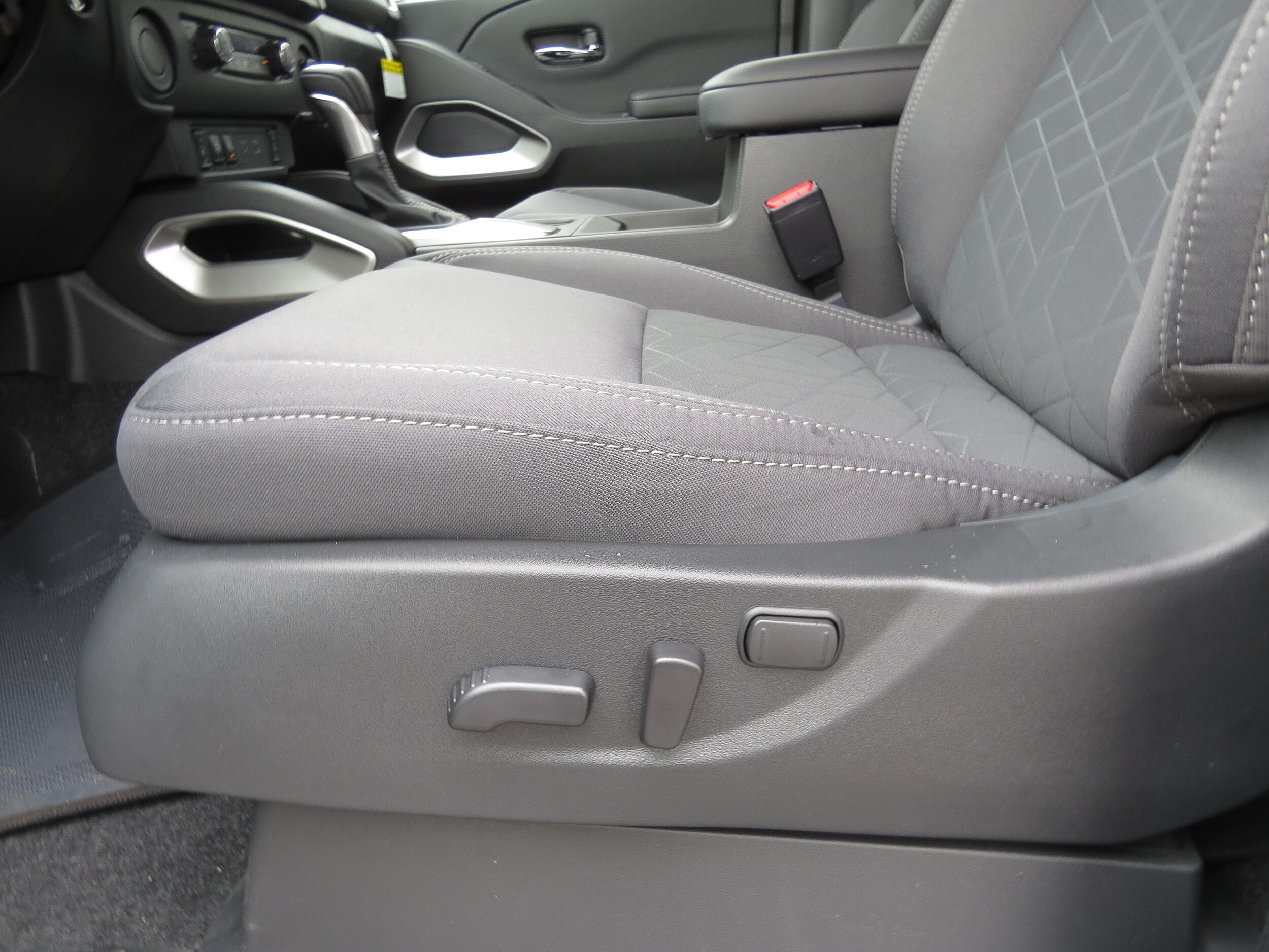 2025 Nissan Frontier SV Glacier White at Griffin Nissan