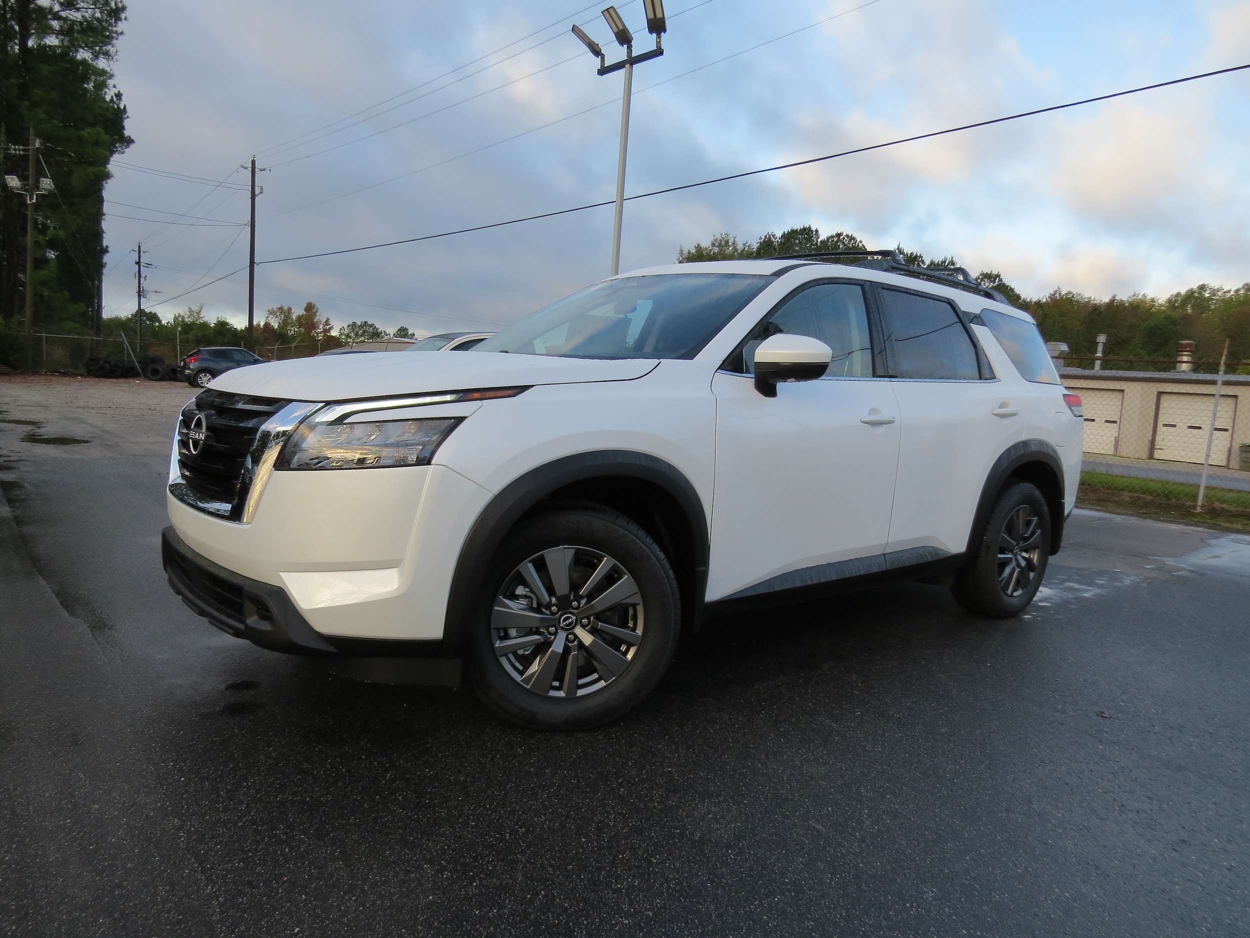2025 Nissan Pathfinder SV Everest White Pearl Tricoat at Griffin Nissan
