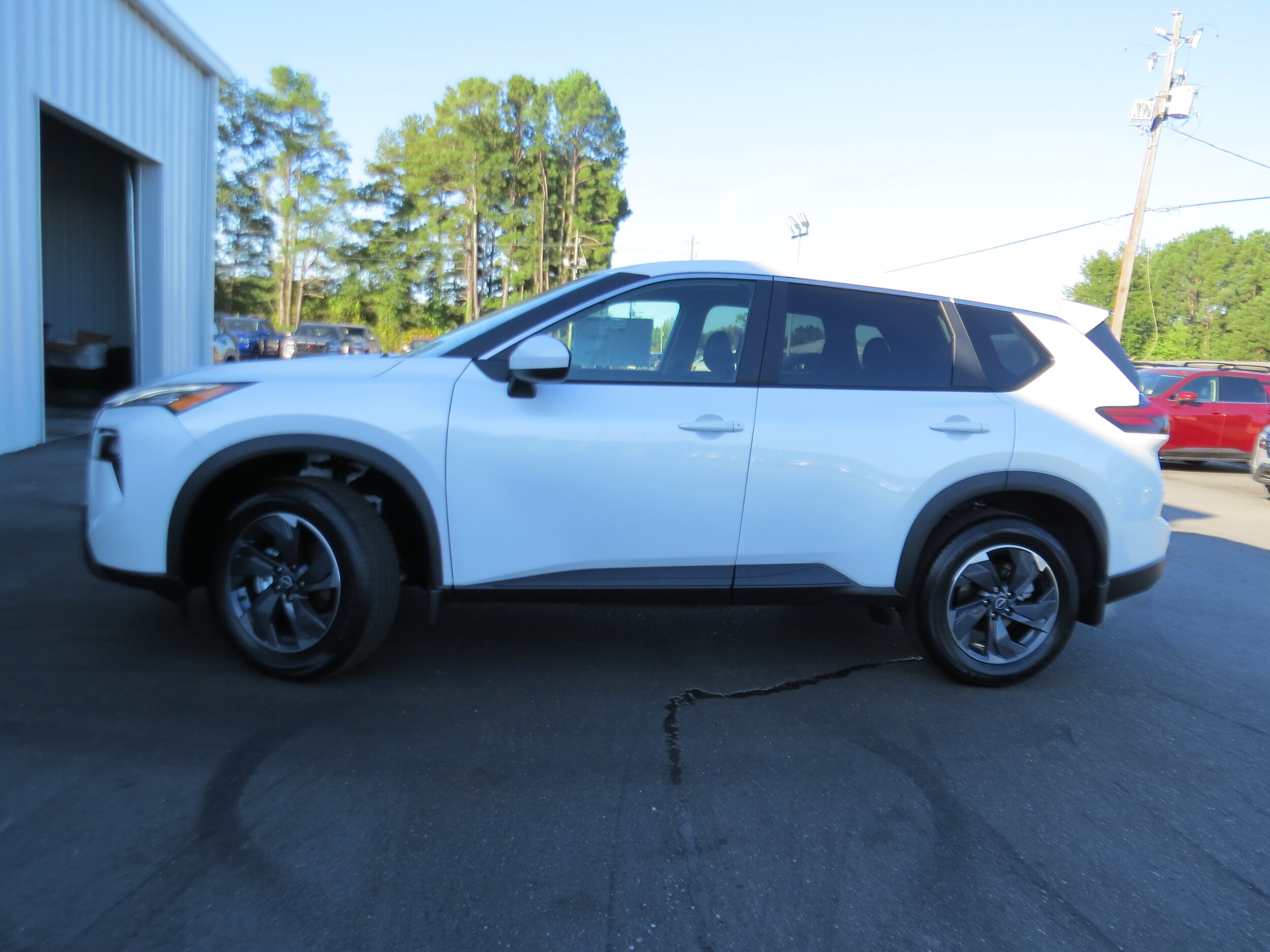 2026 Nissan Rogue SV Everest White Pearl Tricoat at Griffin Nissan