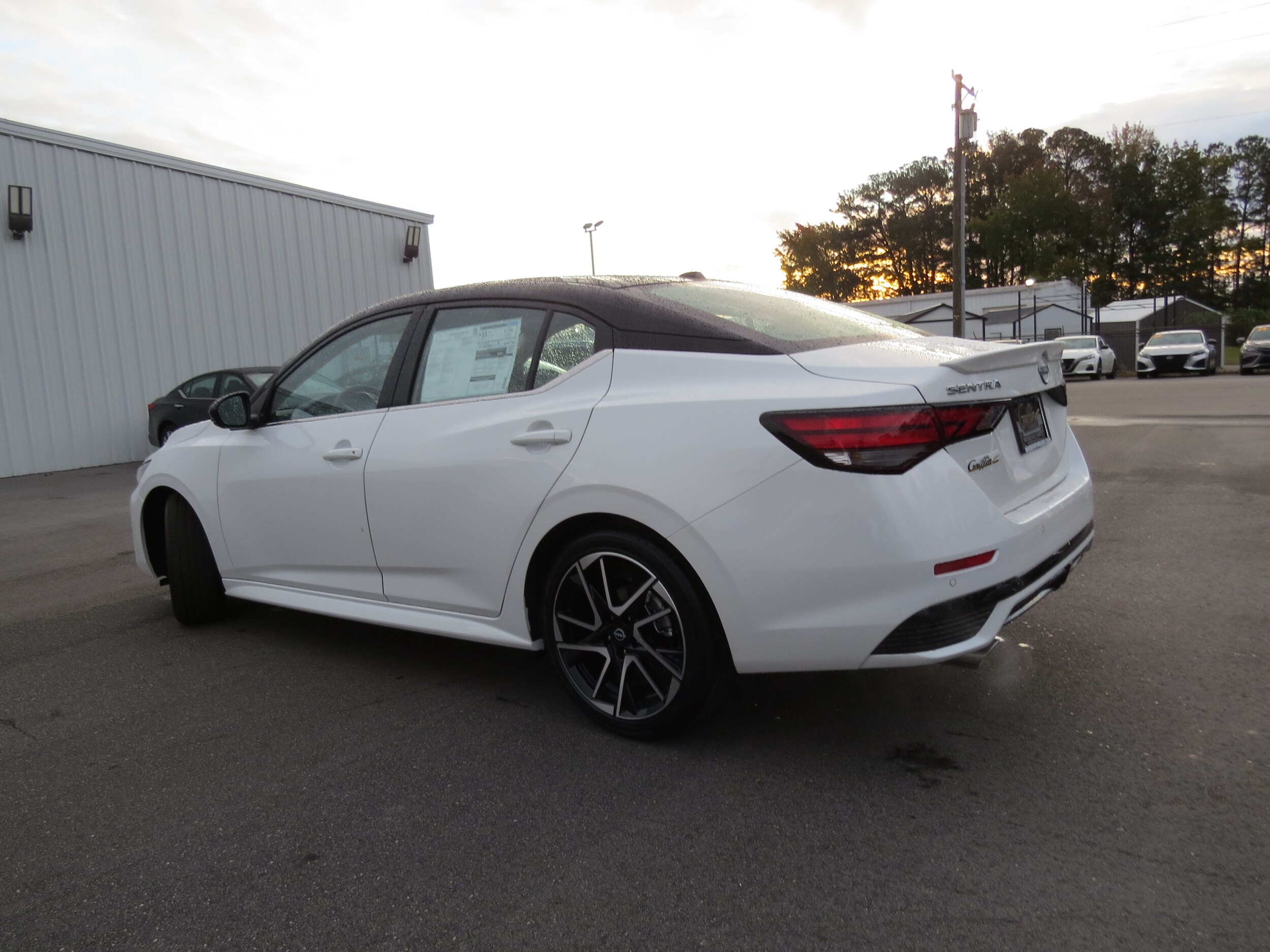 2025 Nissan Sentra SR photo 4