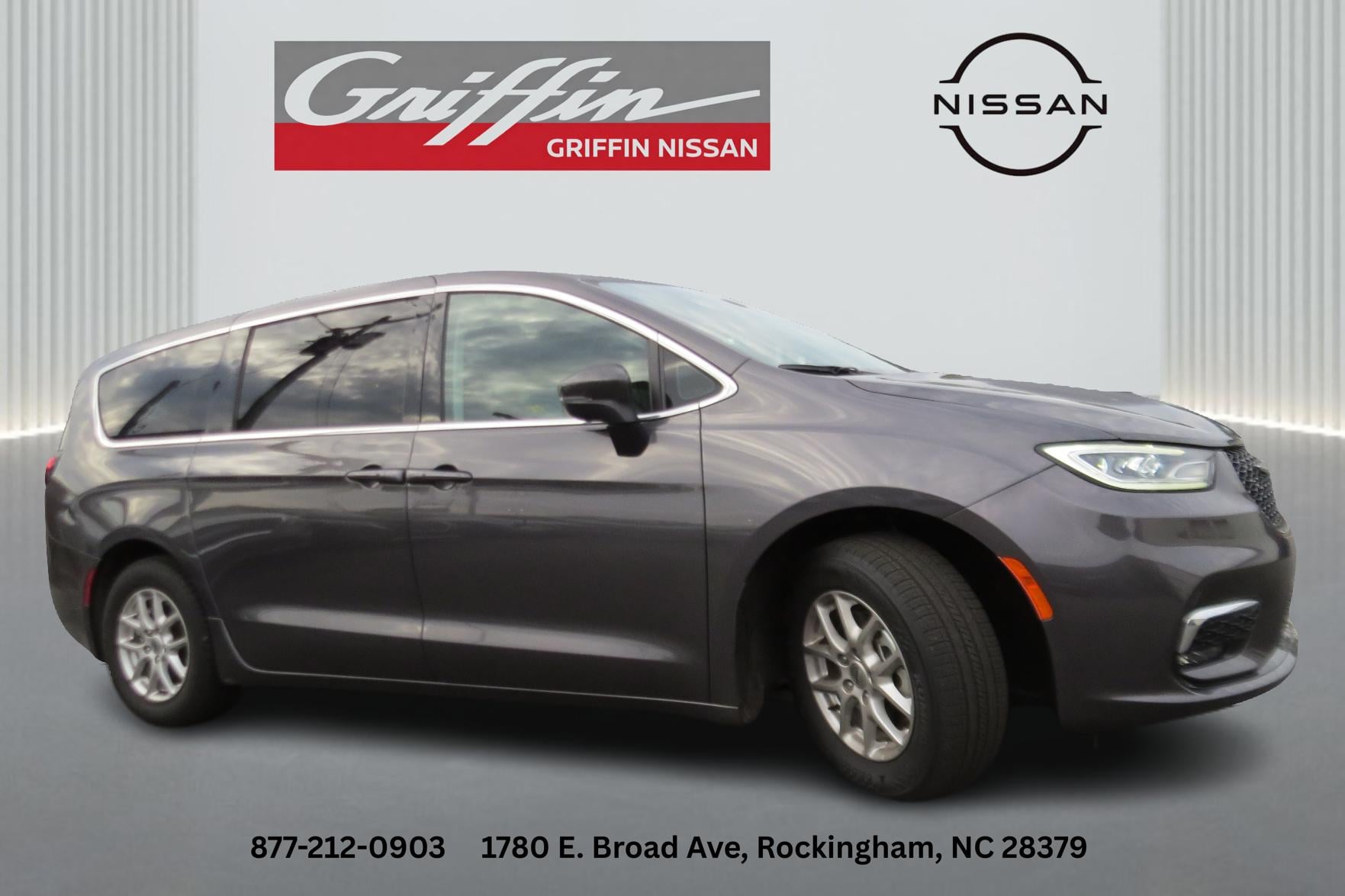 2023 Chrysler Pacifica Touring L Granite Crystal Metallic Clearcoat at Griffin CDJR