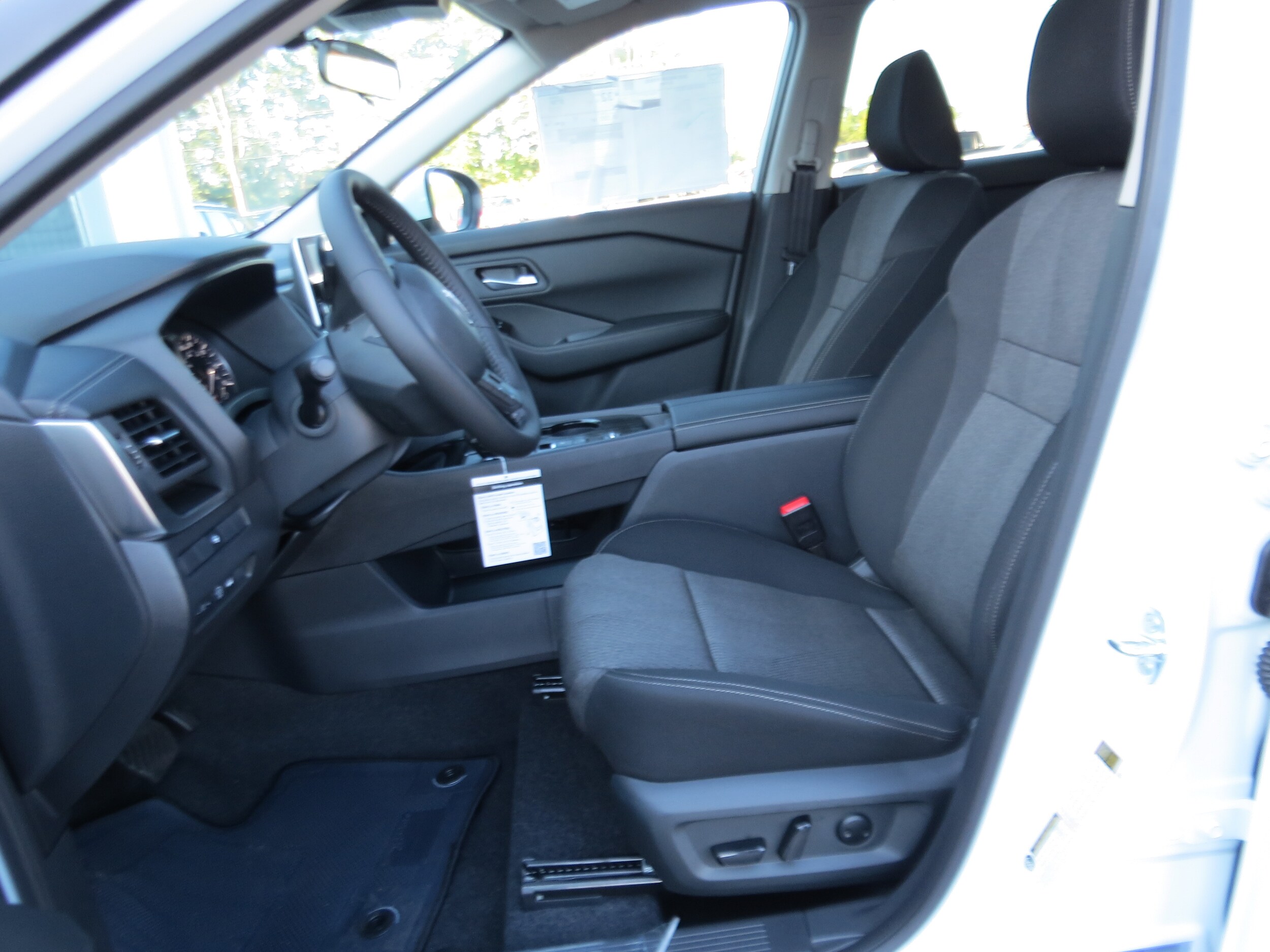 2026 Nissan Rogue SV Everest White Pearl Tricoat at Griffin Nissan