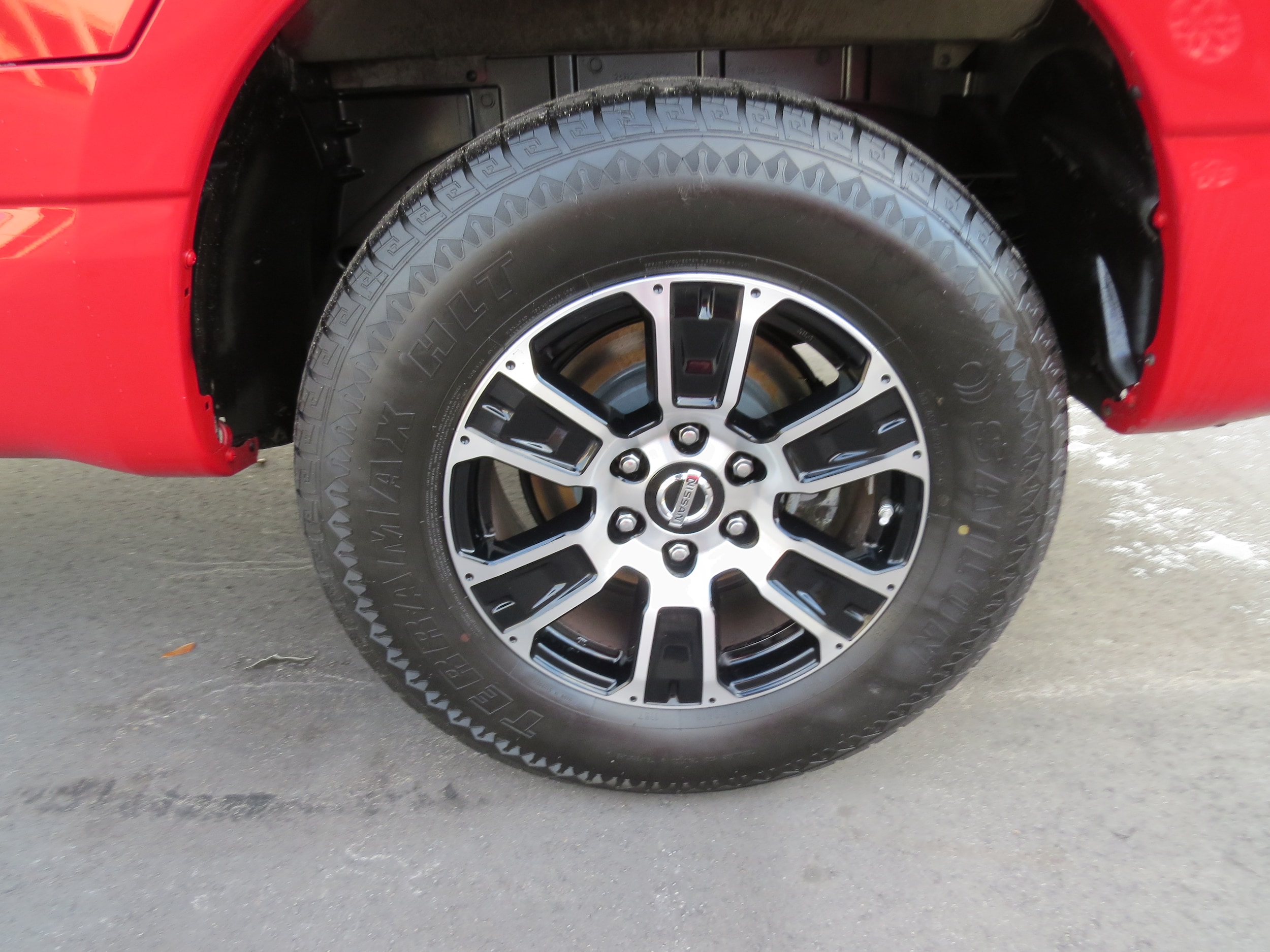 2022 Nissan Titan SV - 9