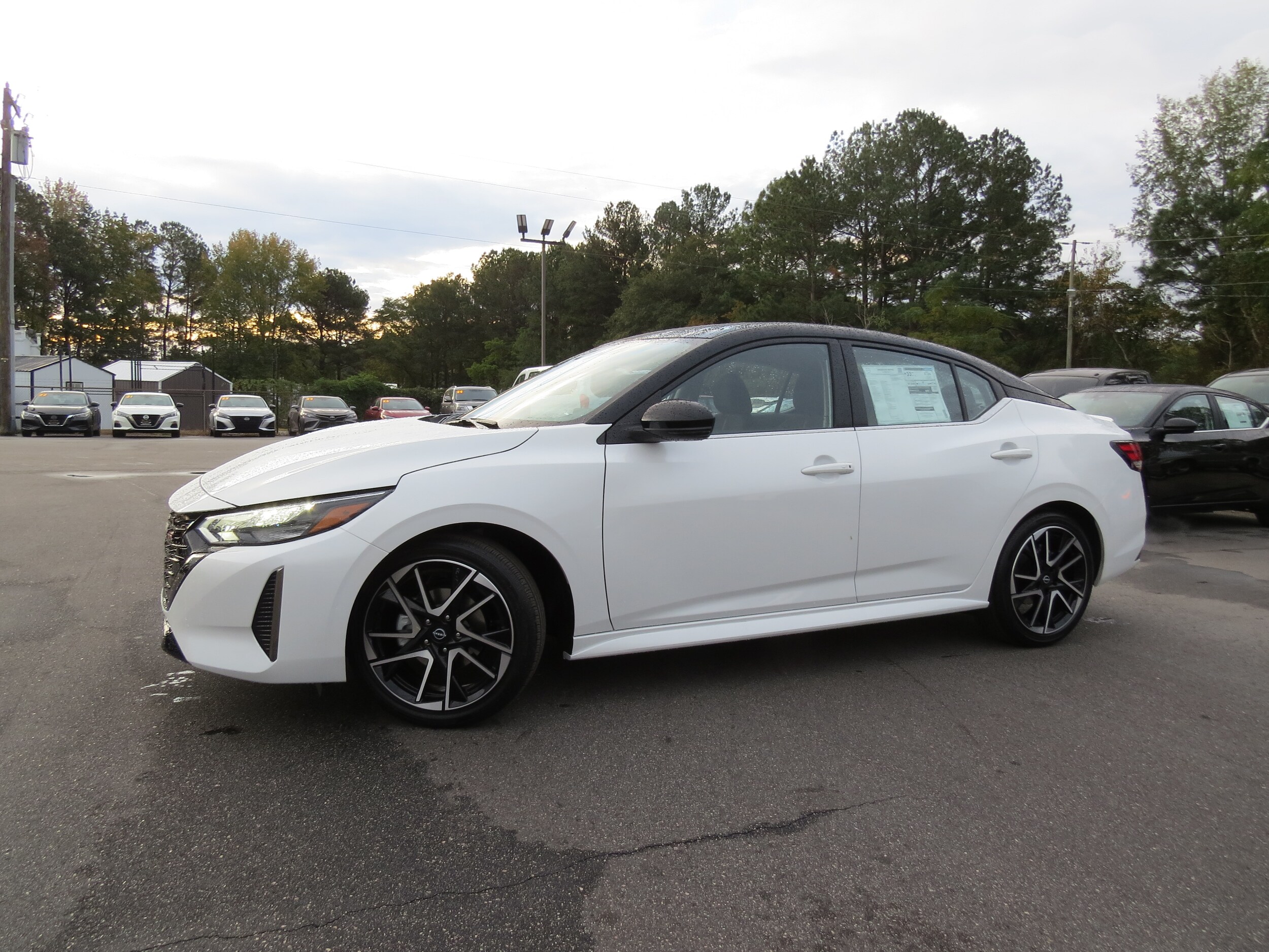 2025 Nissan Sentra SR photo 2