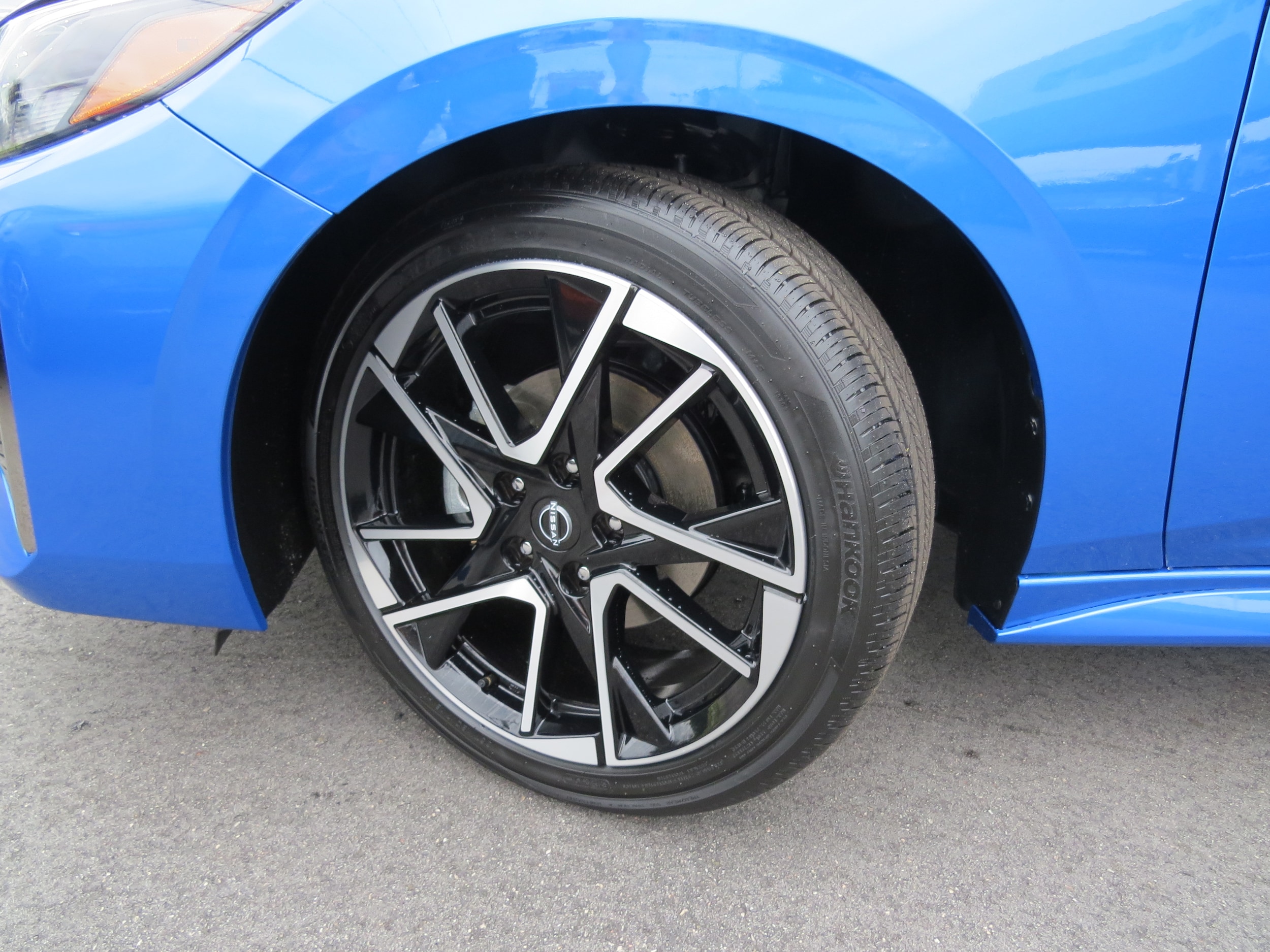 2025 Nissan Sentra SR Electric Blue/Super Black at Griffin Nissan