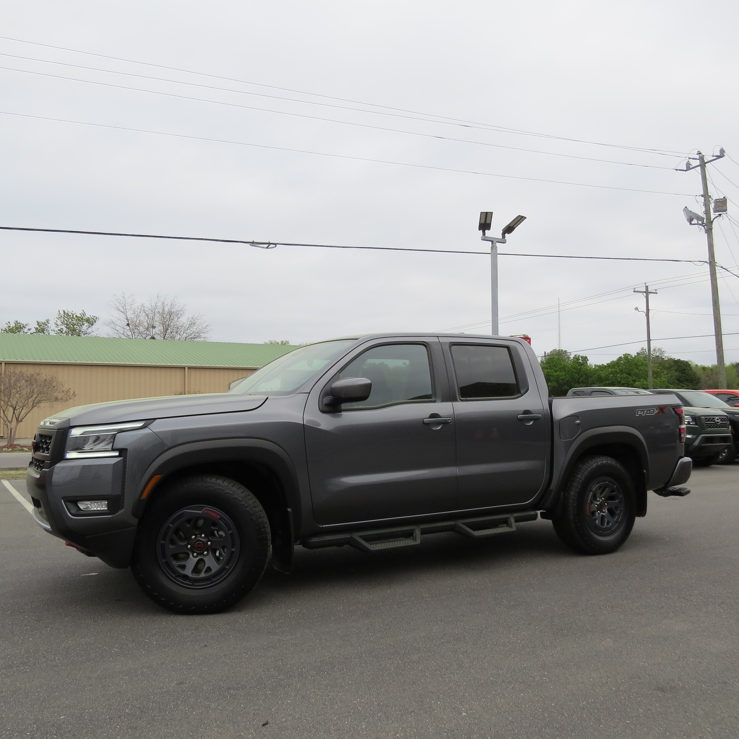 2025 Nissan Frontier PRO-X photo 2