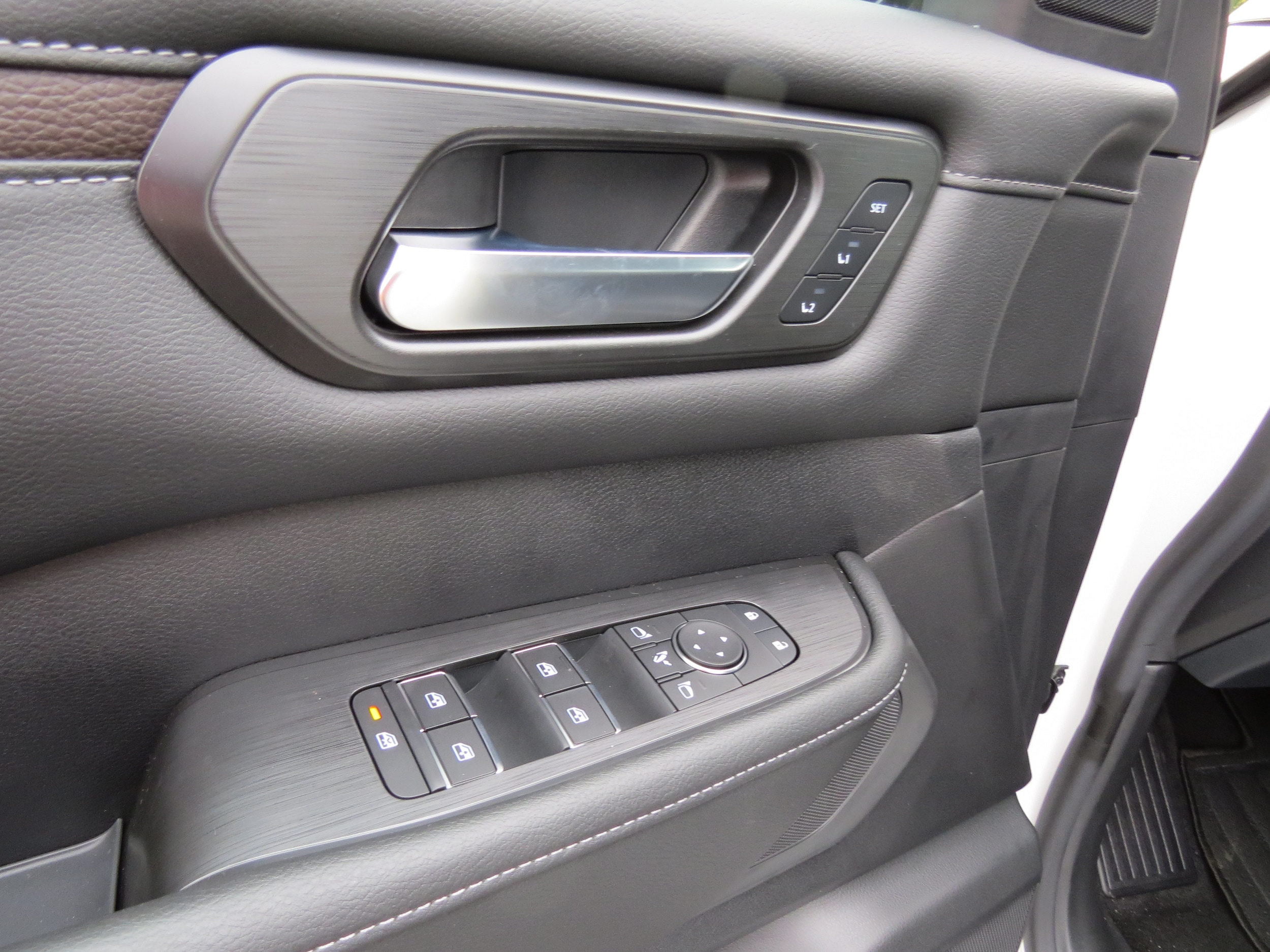 2025 Nissan Armada SL Aspen White Tricoat at Griffin Nissan