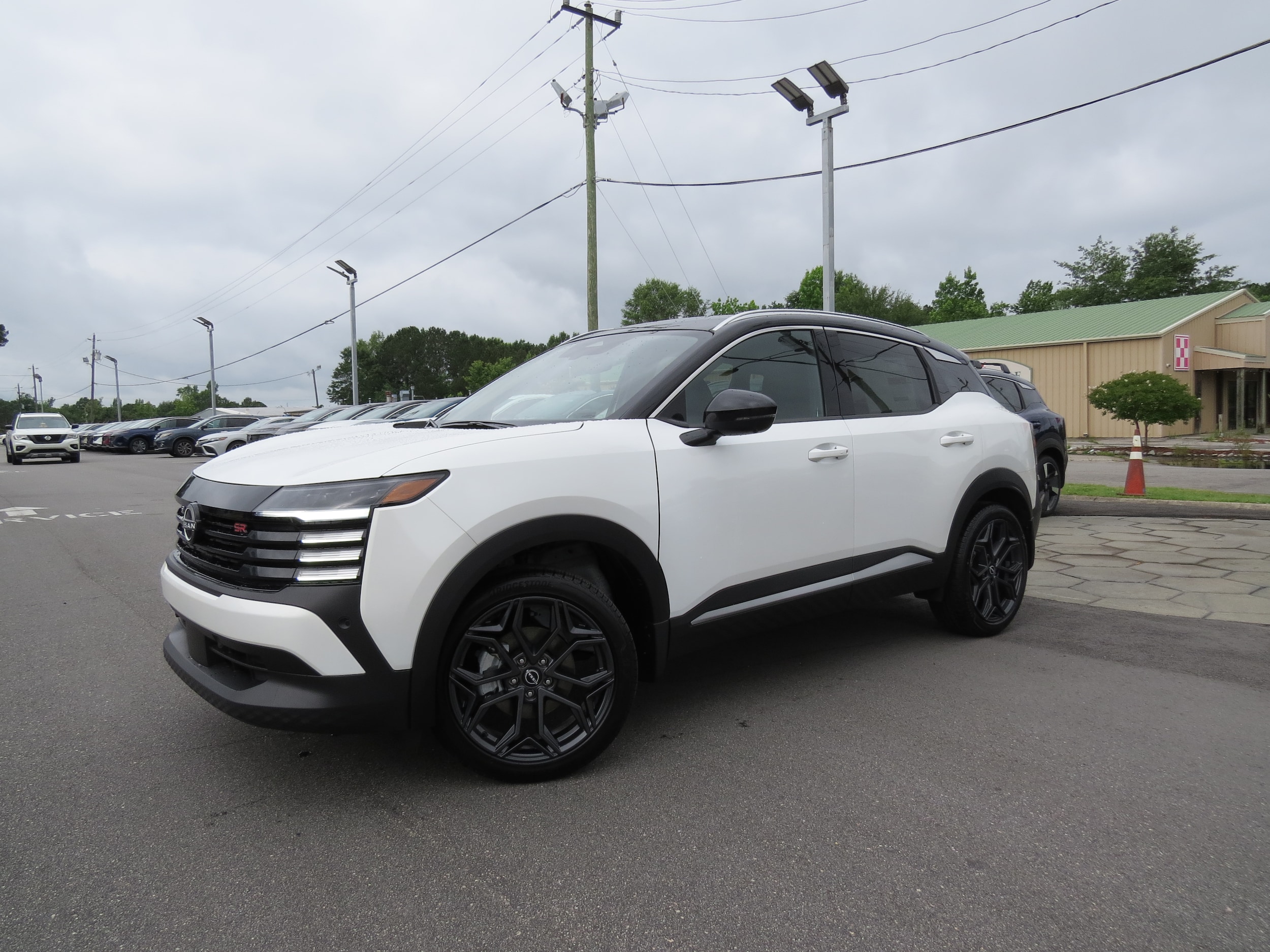 2025 Nissan Kicks SR - 1