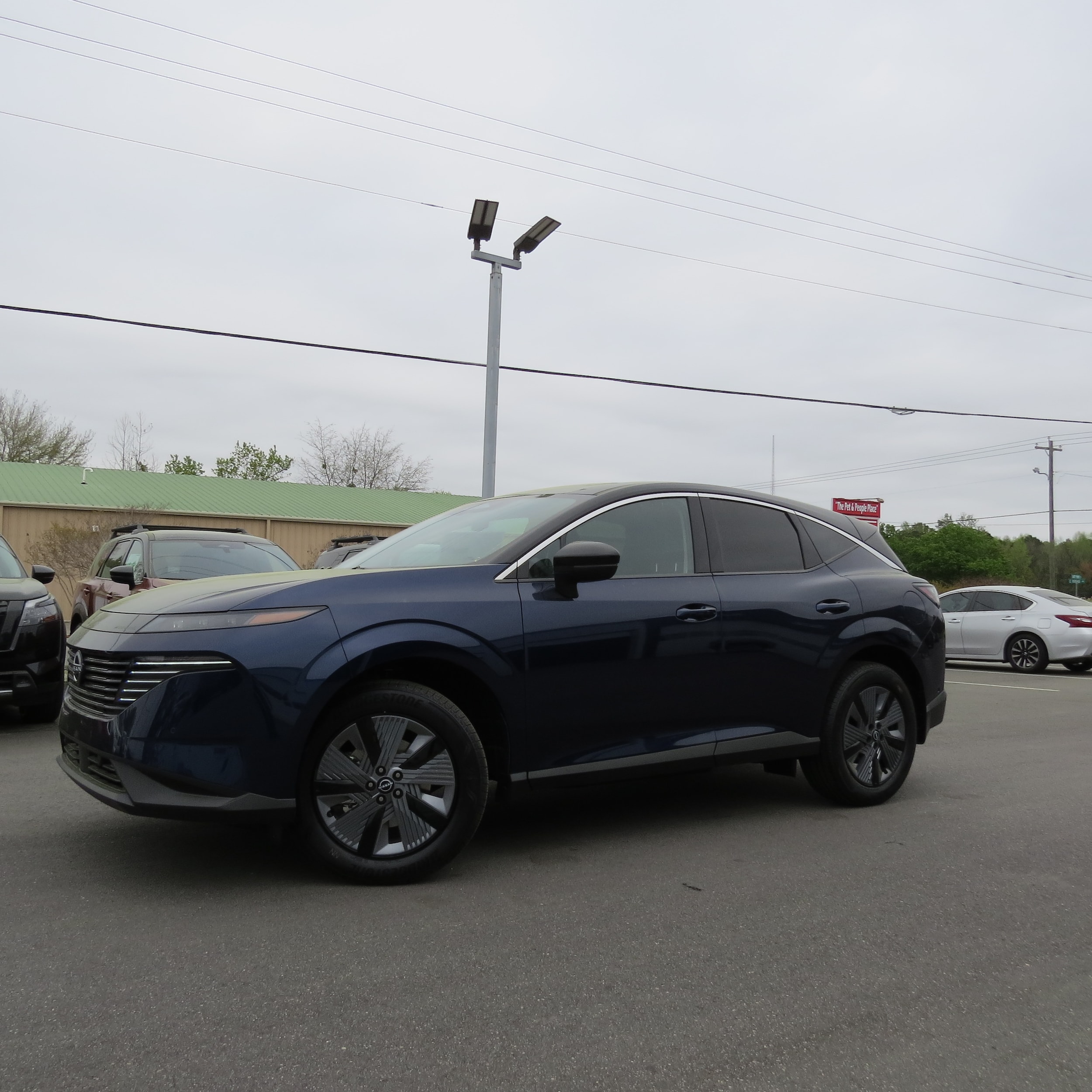 2025 Nissan Murano SL photo 2