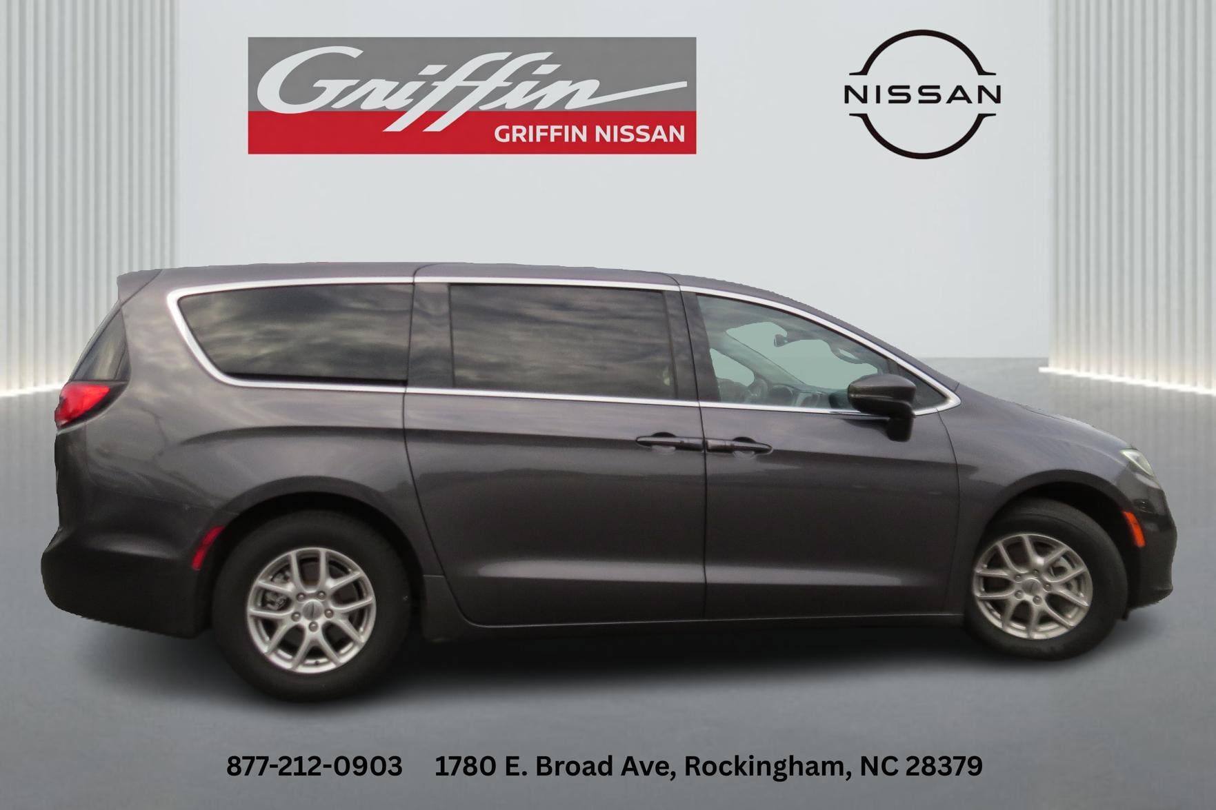 2023 Chrysler Pacifica Touring L Granite Crystal Metallic Clearcoat at Griffin CDJR