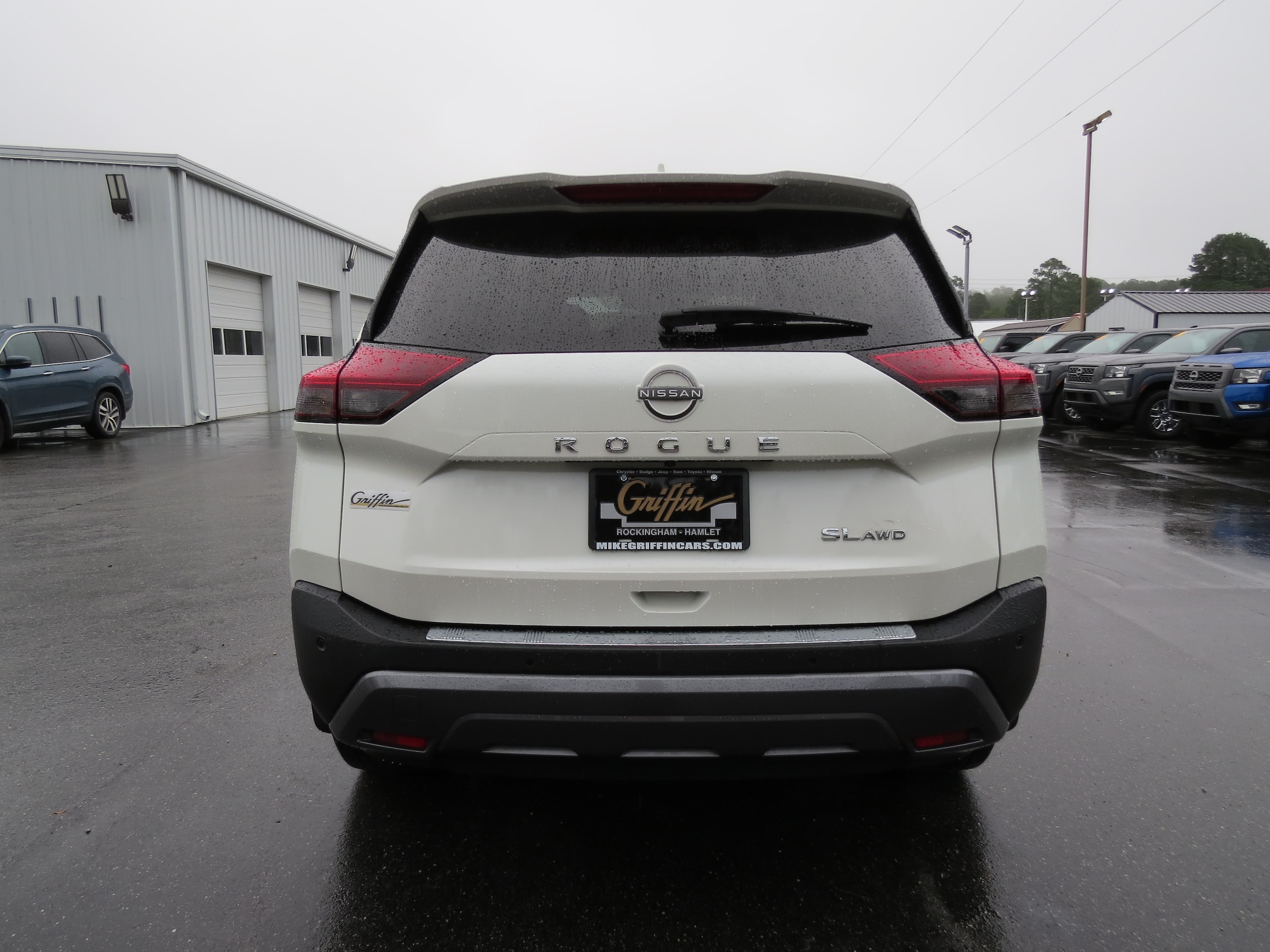 2023 Nissan Rogue SL - 4